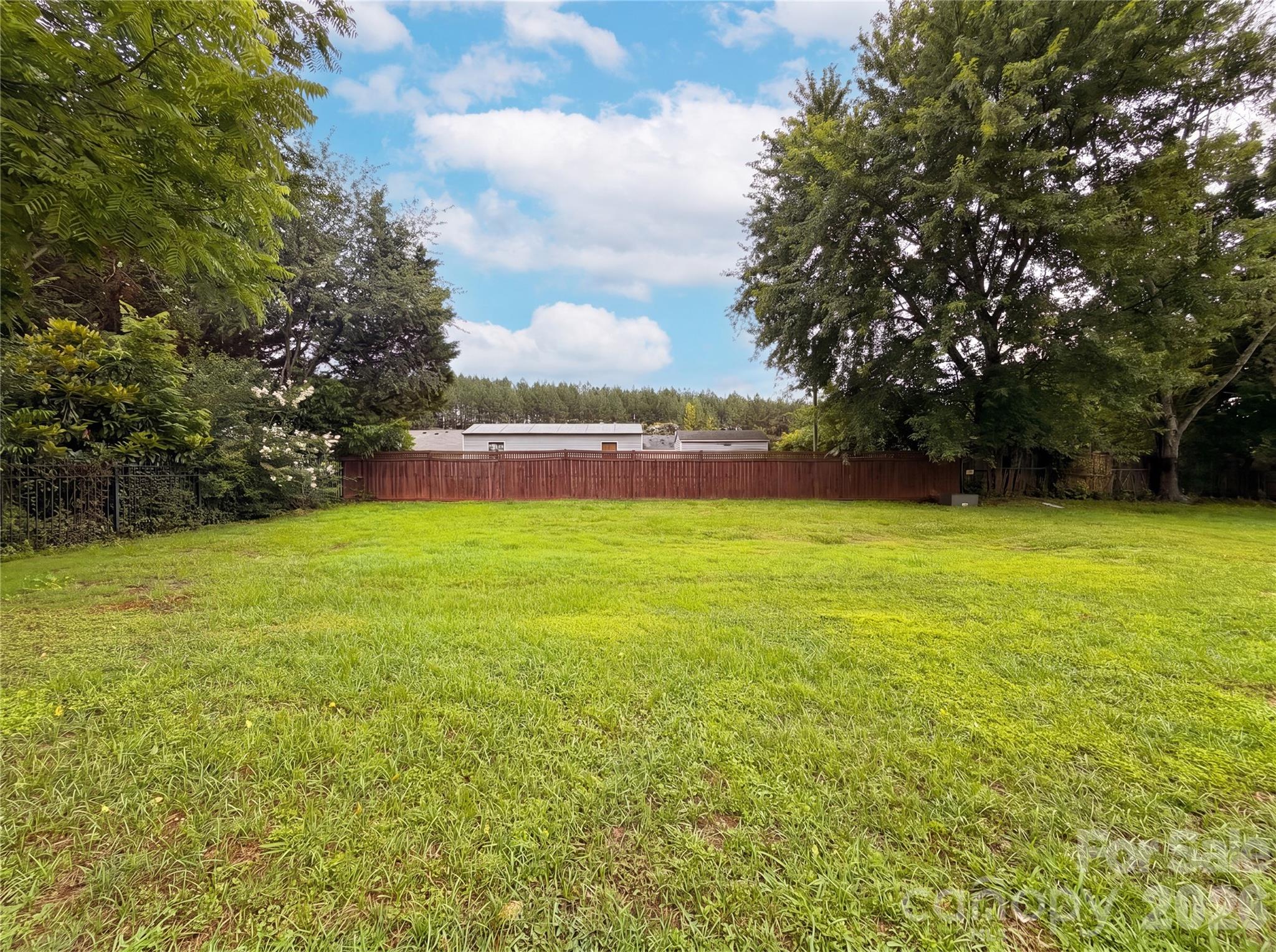 10015 Garth Wood Road — Charlotte