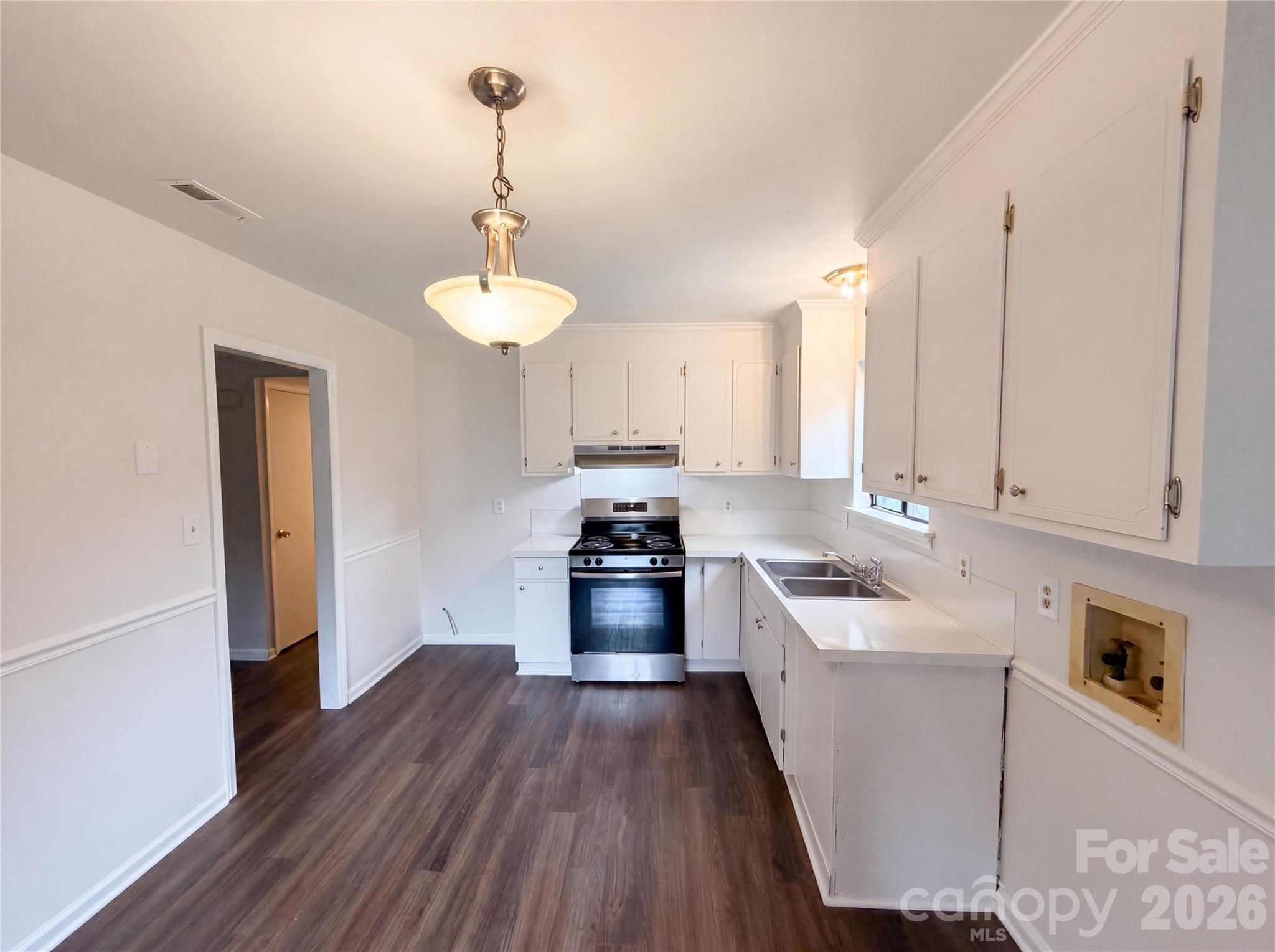 10015 Garth Wood Road — Charlotte