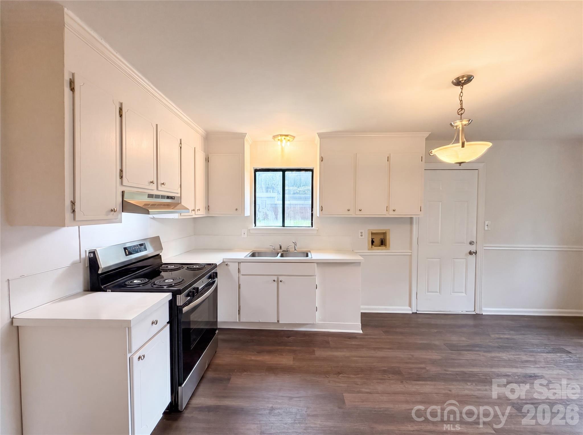 10015 Garth Wood Road — Charlotte