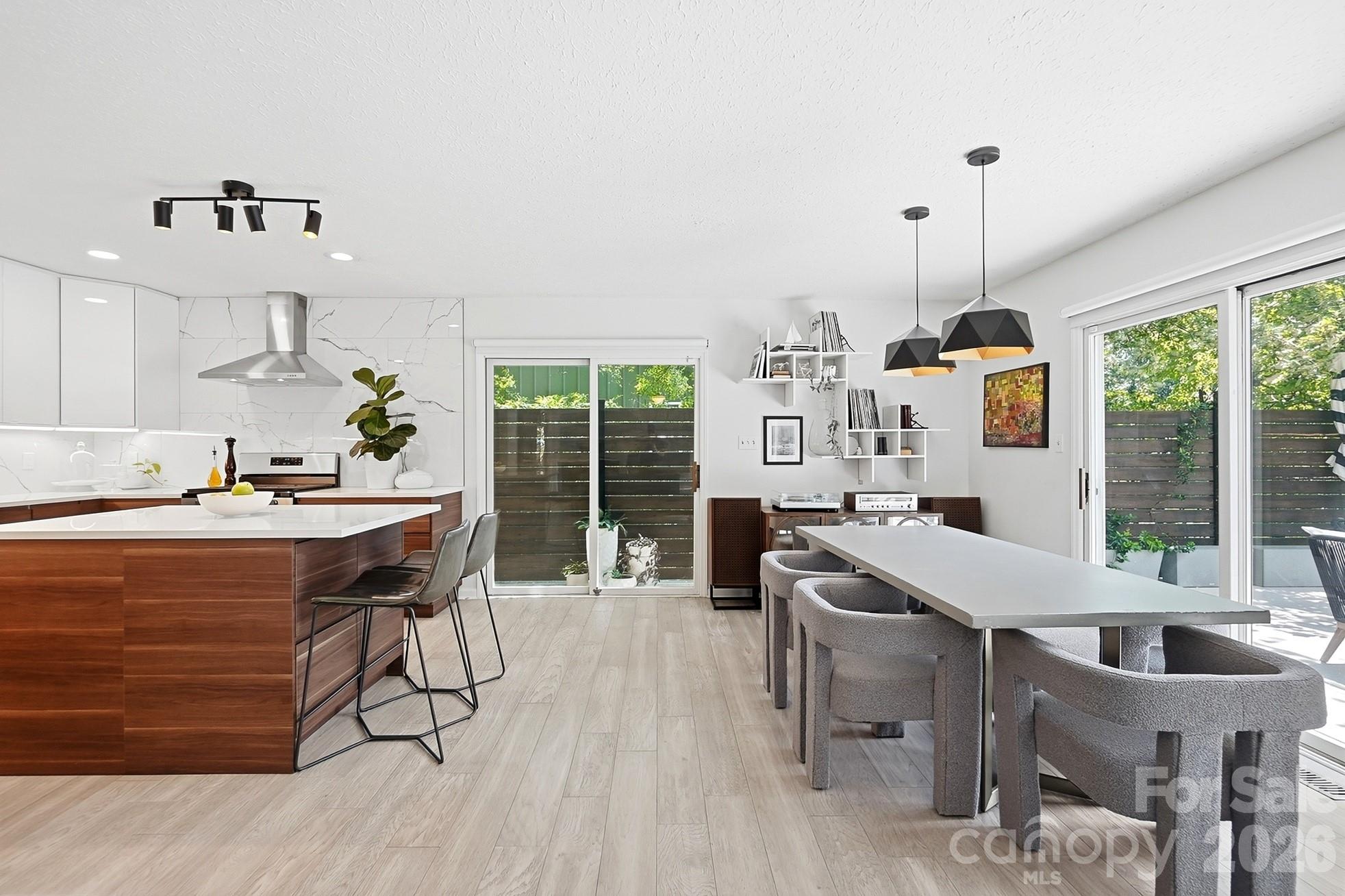 31002 Executive Point — Tega Cay