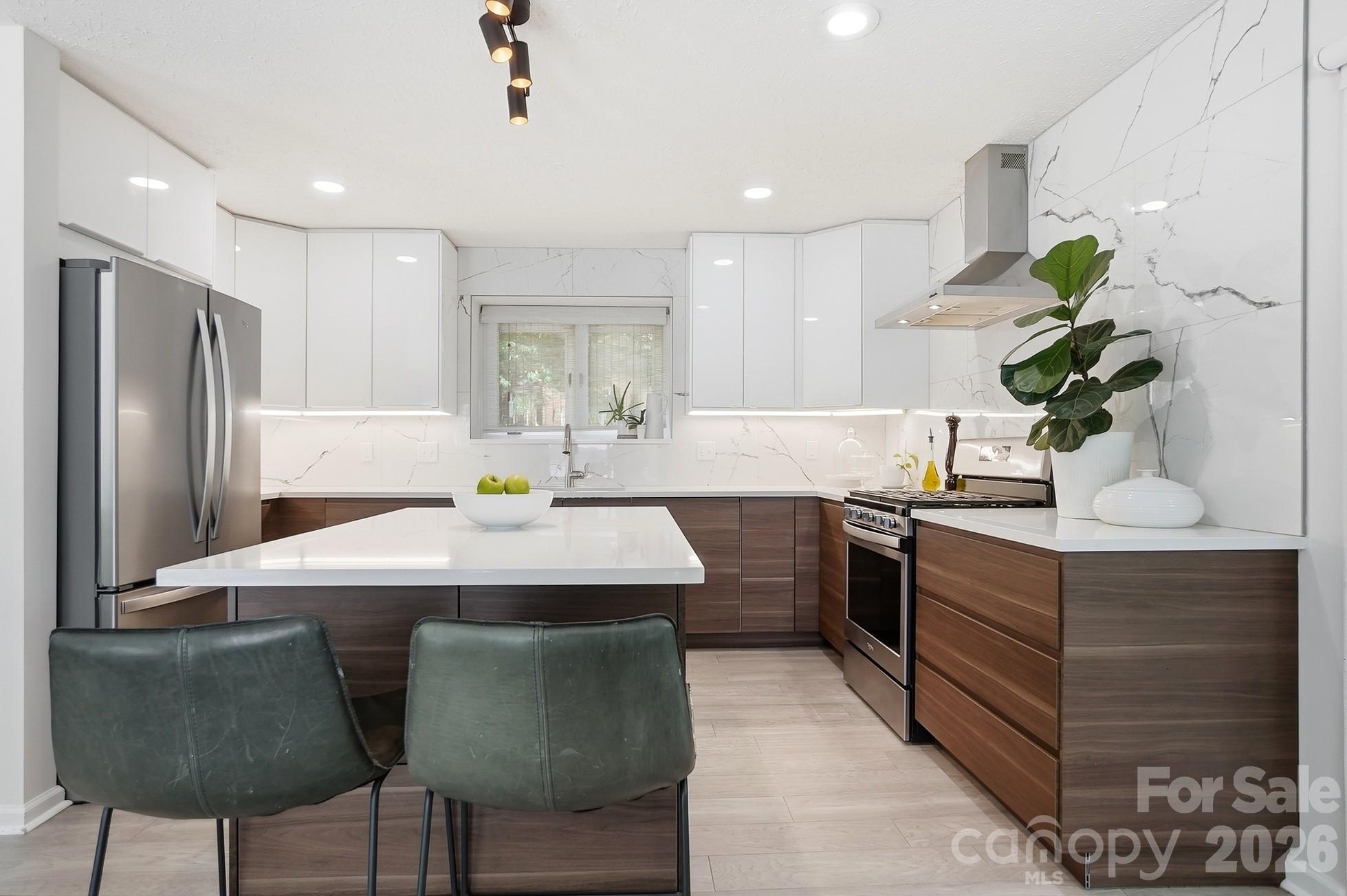 31002 Executive Point — Tega Cay