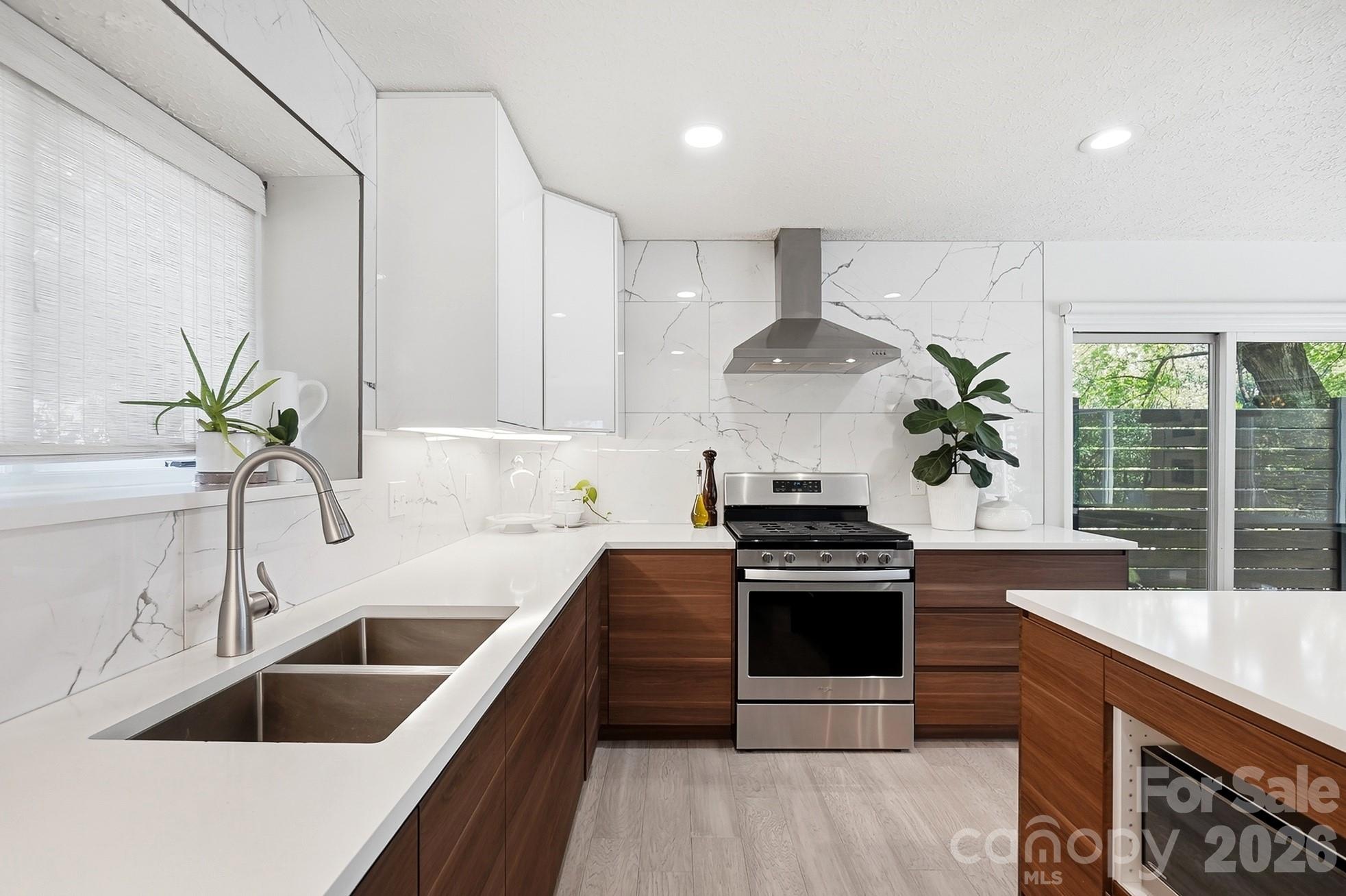 31002 Executive Point — Tega Cay