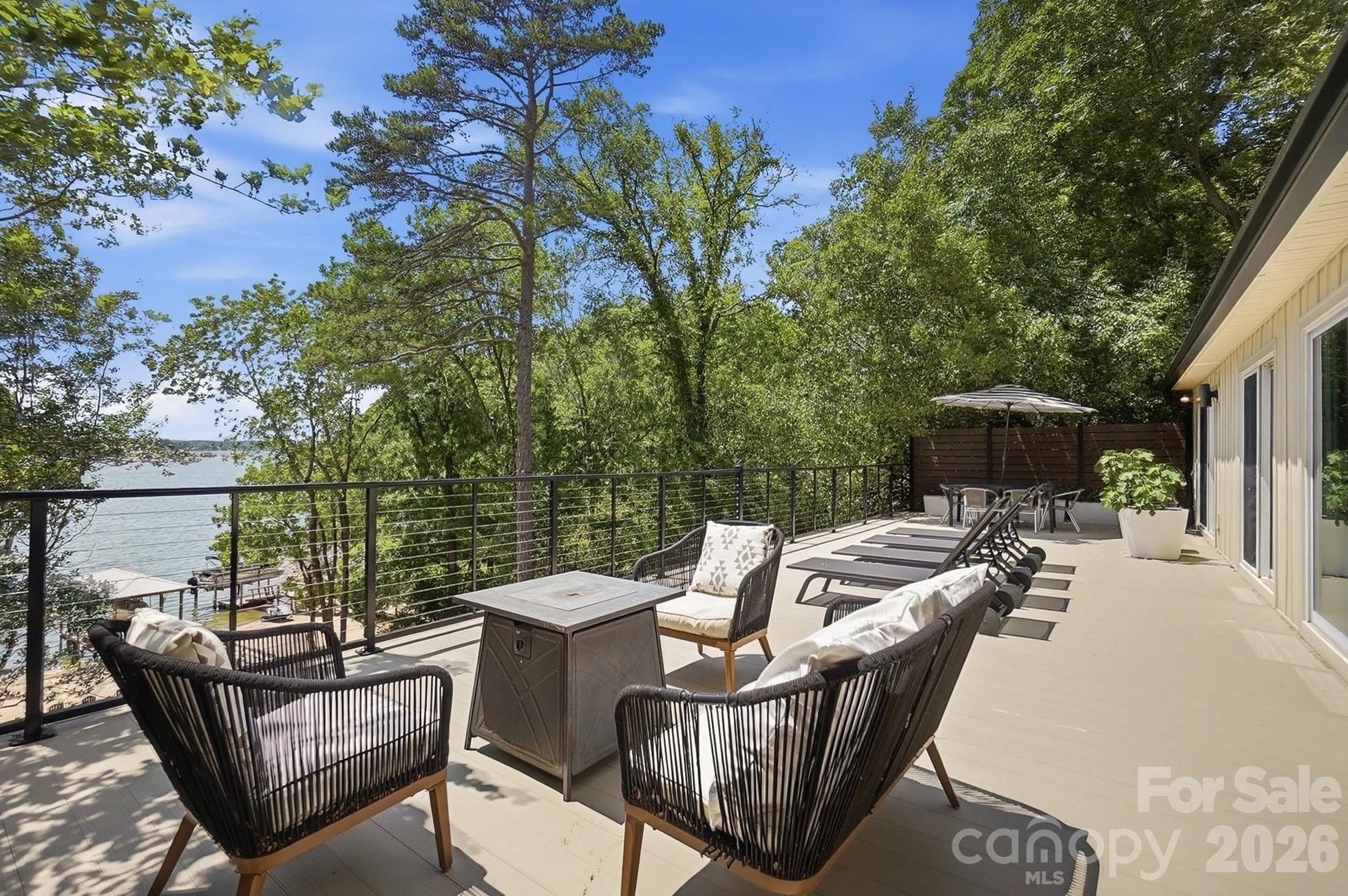 31002 Executive Point — Tega Cay