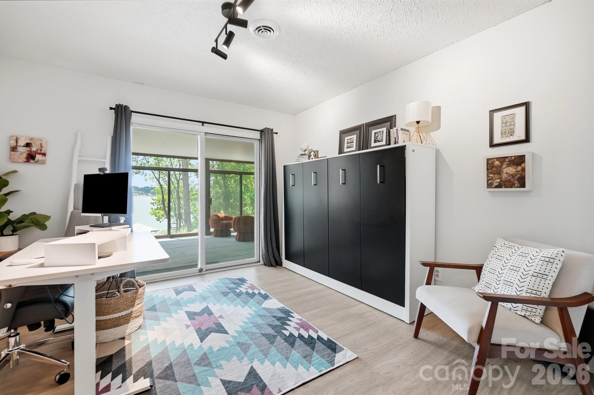 31002 Executive Point — Tega Cay