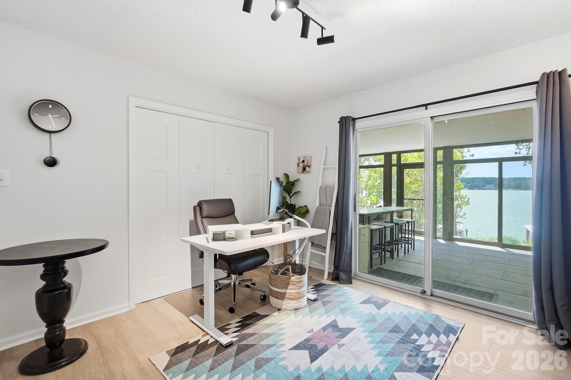 31002 Executive Point — Tega Cay