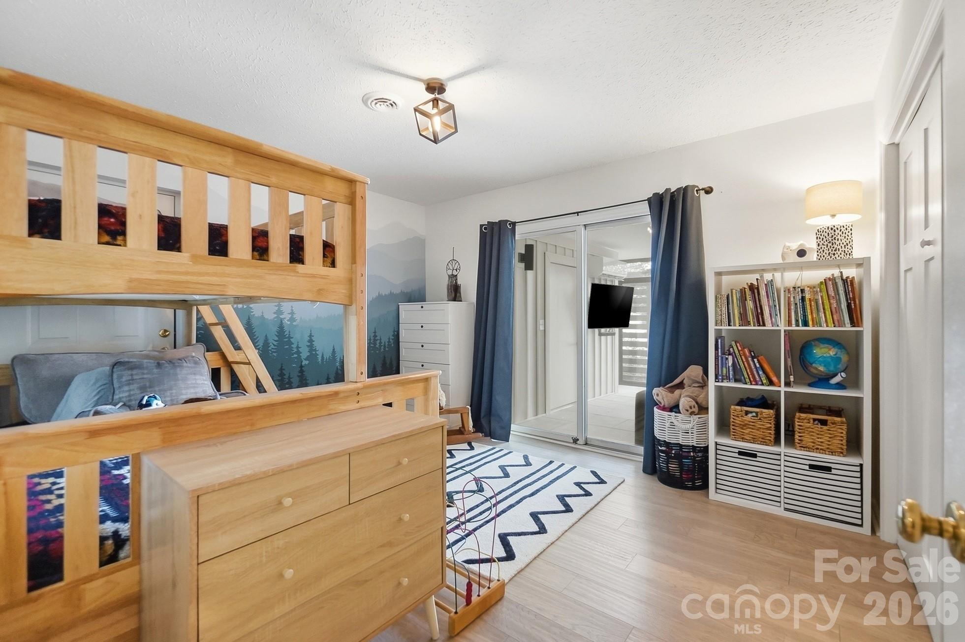 31002 Executive Point — Tega Cay