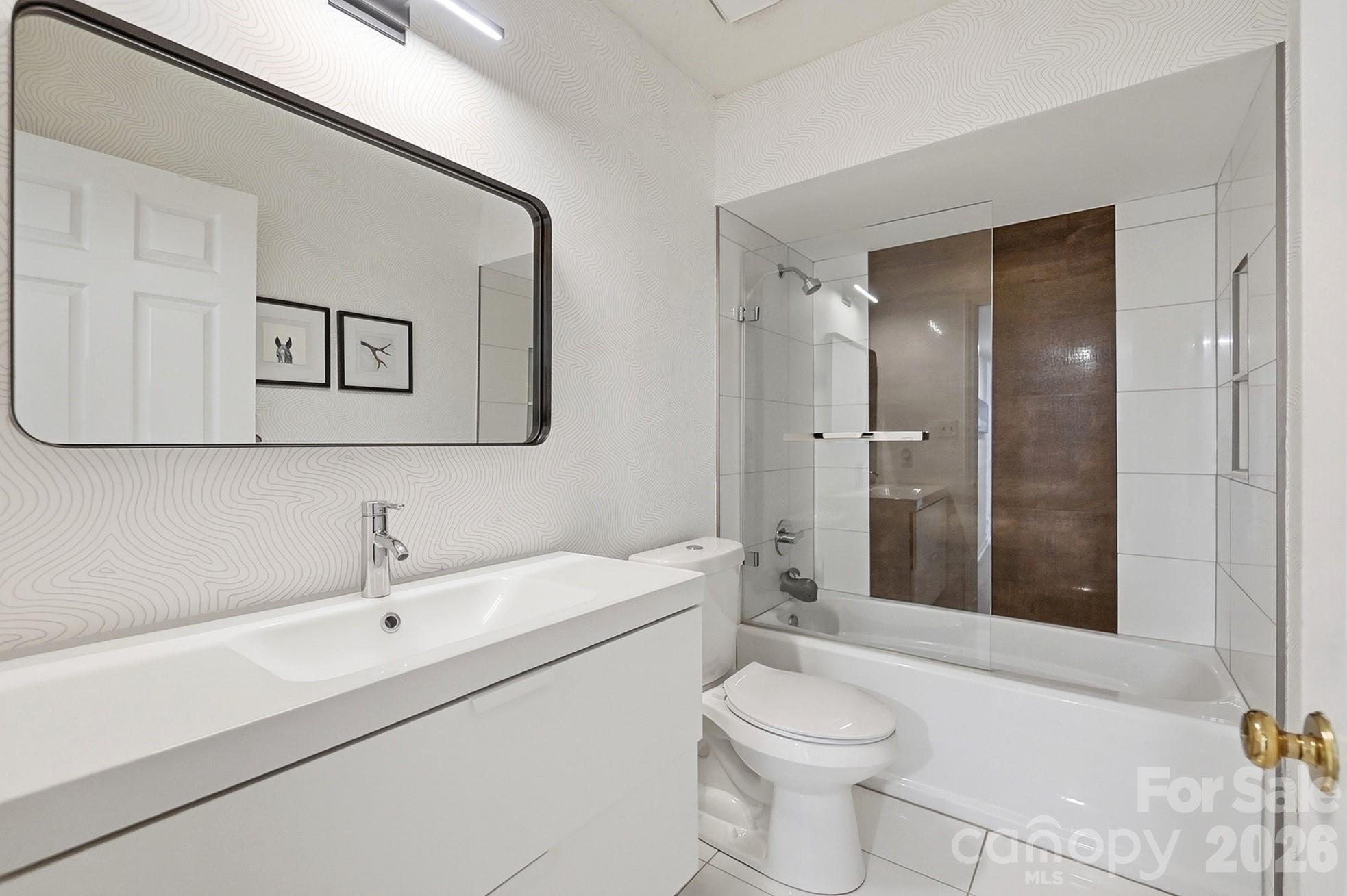 31002 Executive Point — Tega Cay