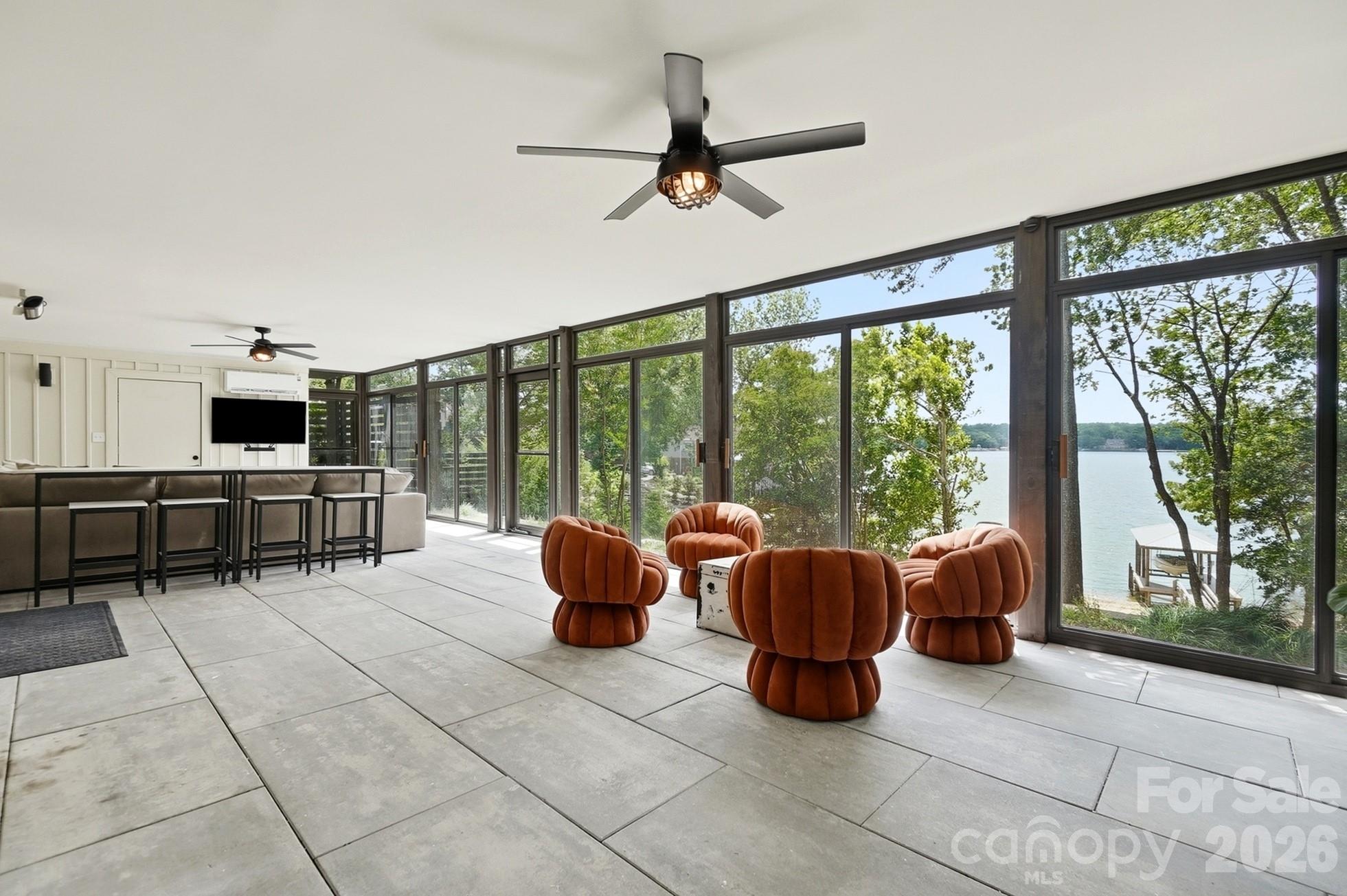31002 Executive Point — Tega Cay