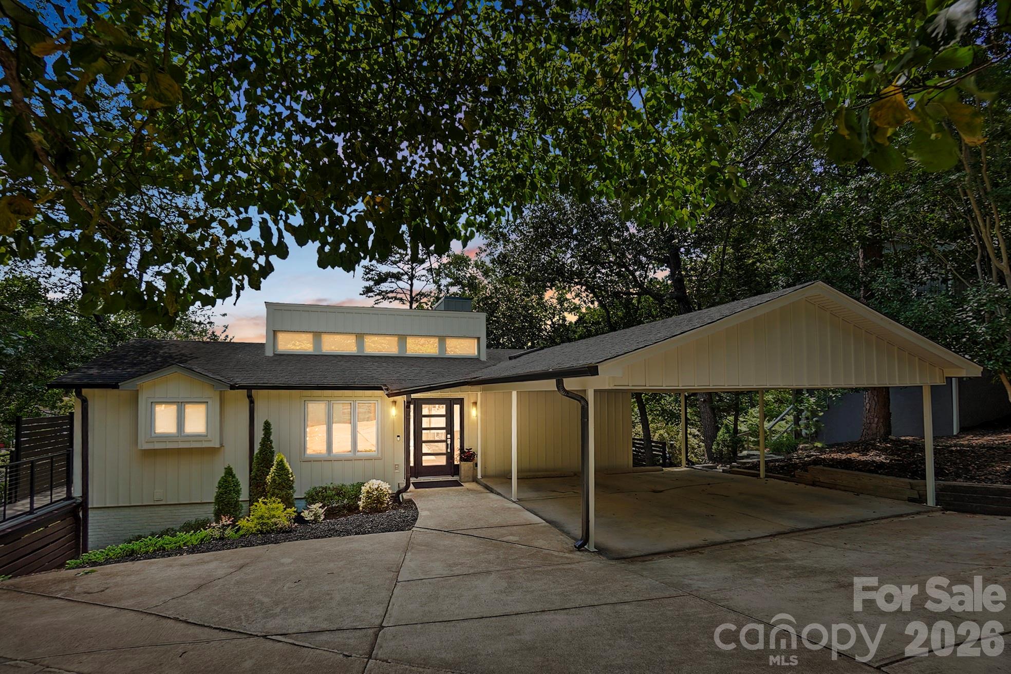 31002 Executive Point — Tega Cay