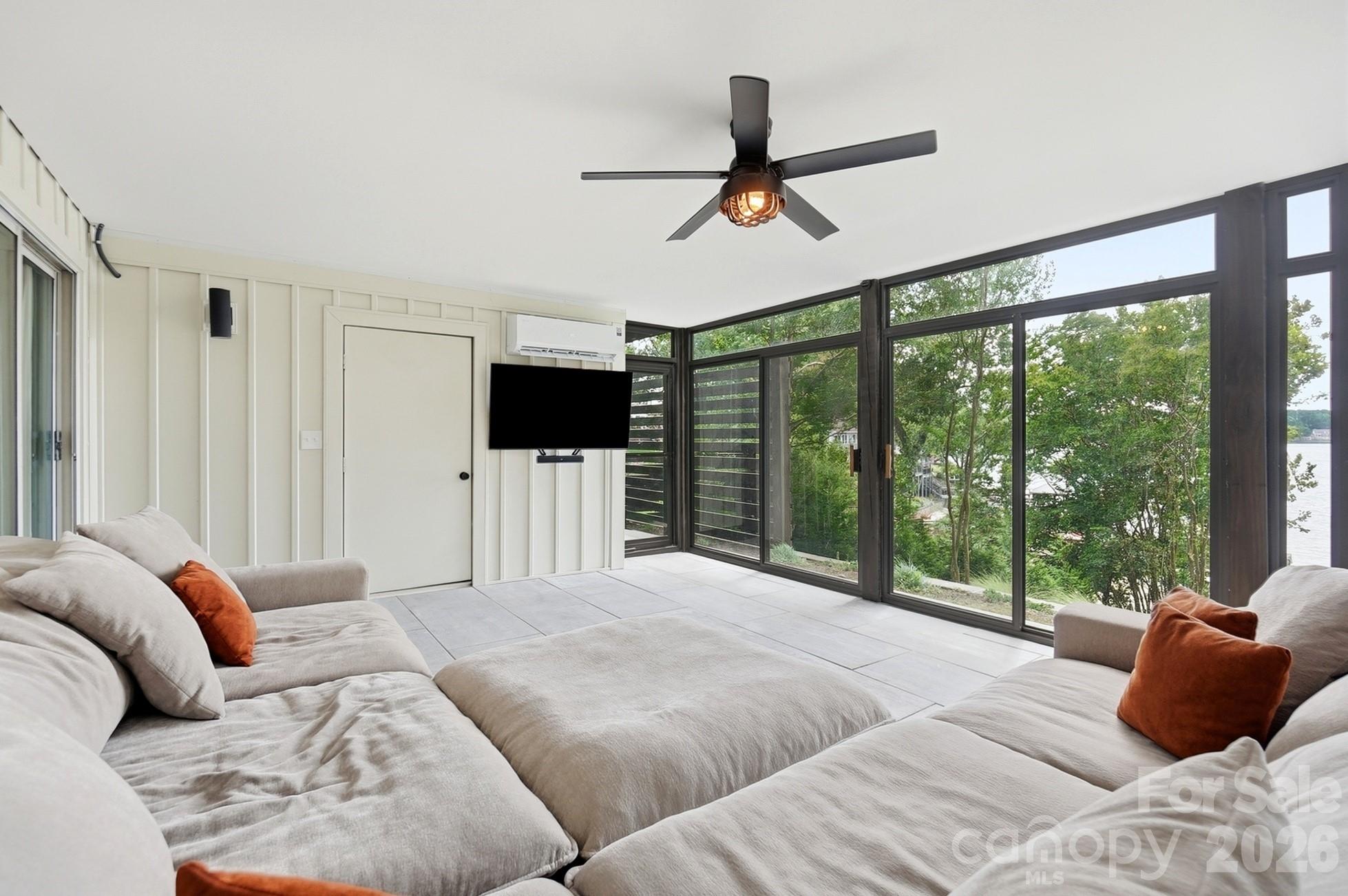 31002 Executive Point — Tega Cay