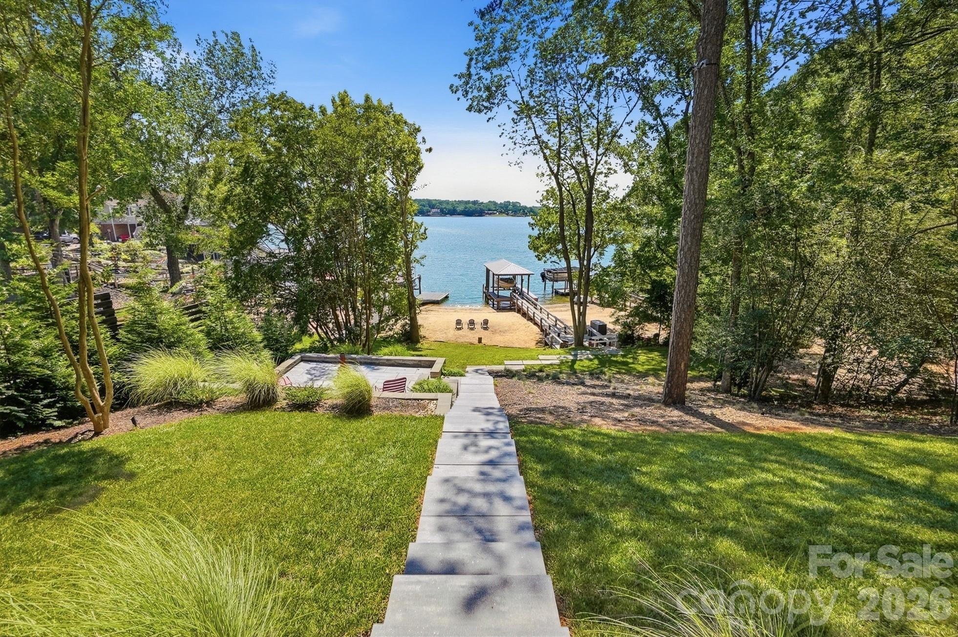 31002 Executive Point — Tega Cay