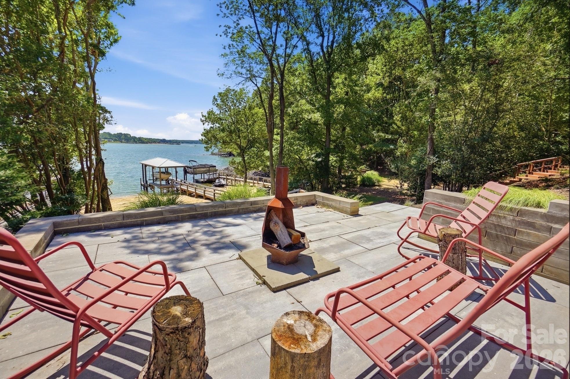 31002 Executive Point — Tega Cay