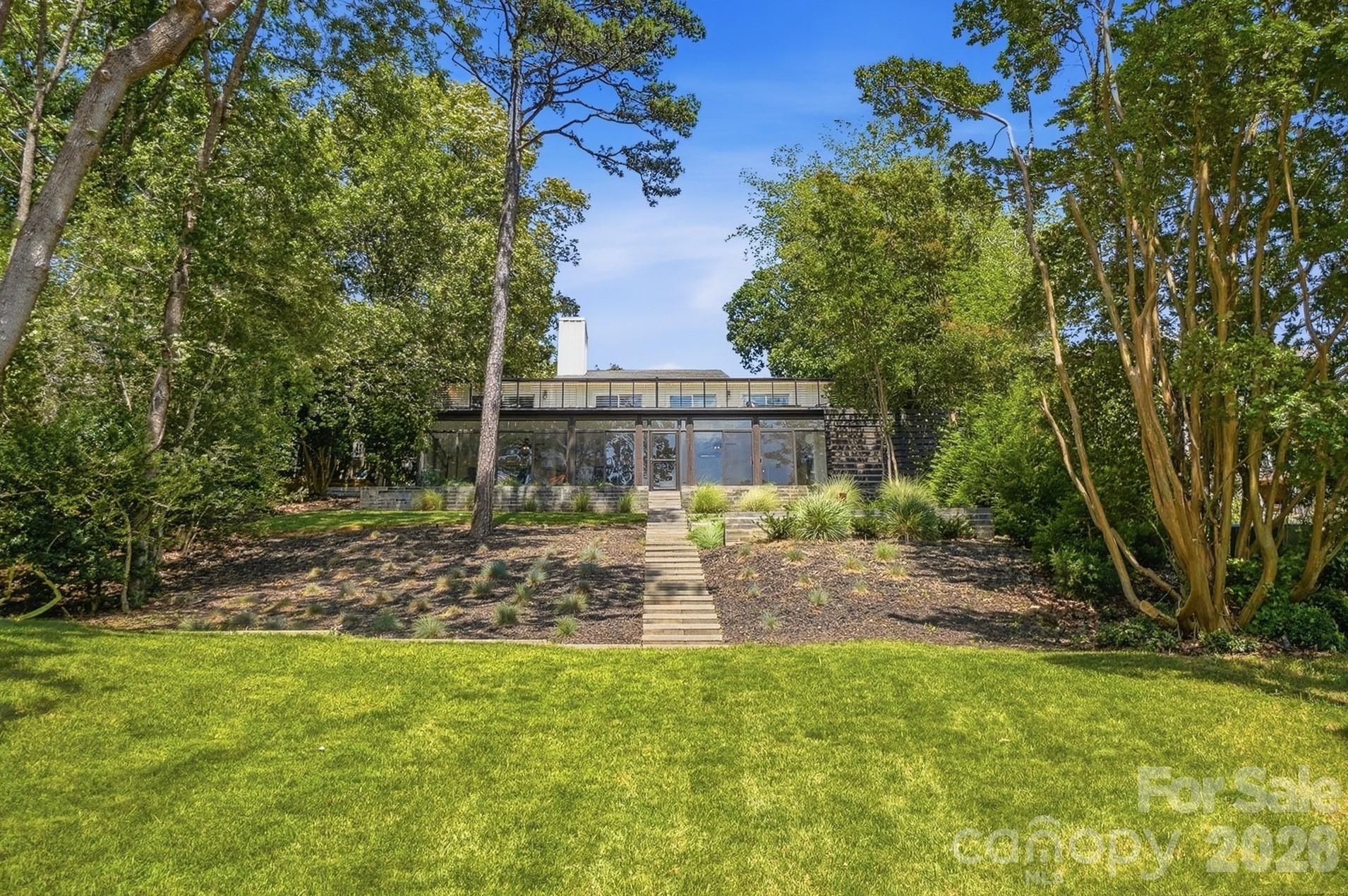 31002 Executive Point — Tega Cay