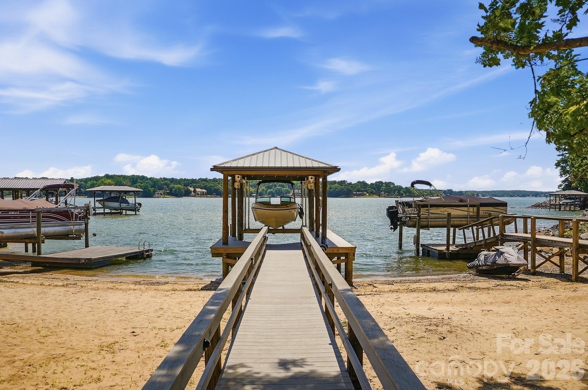 31002 Executive Point — Tega Cay