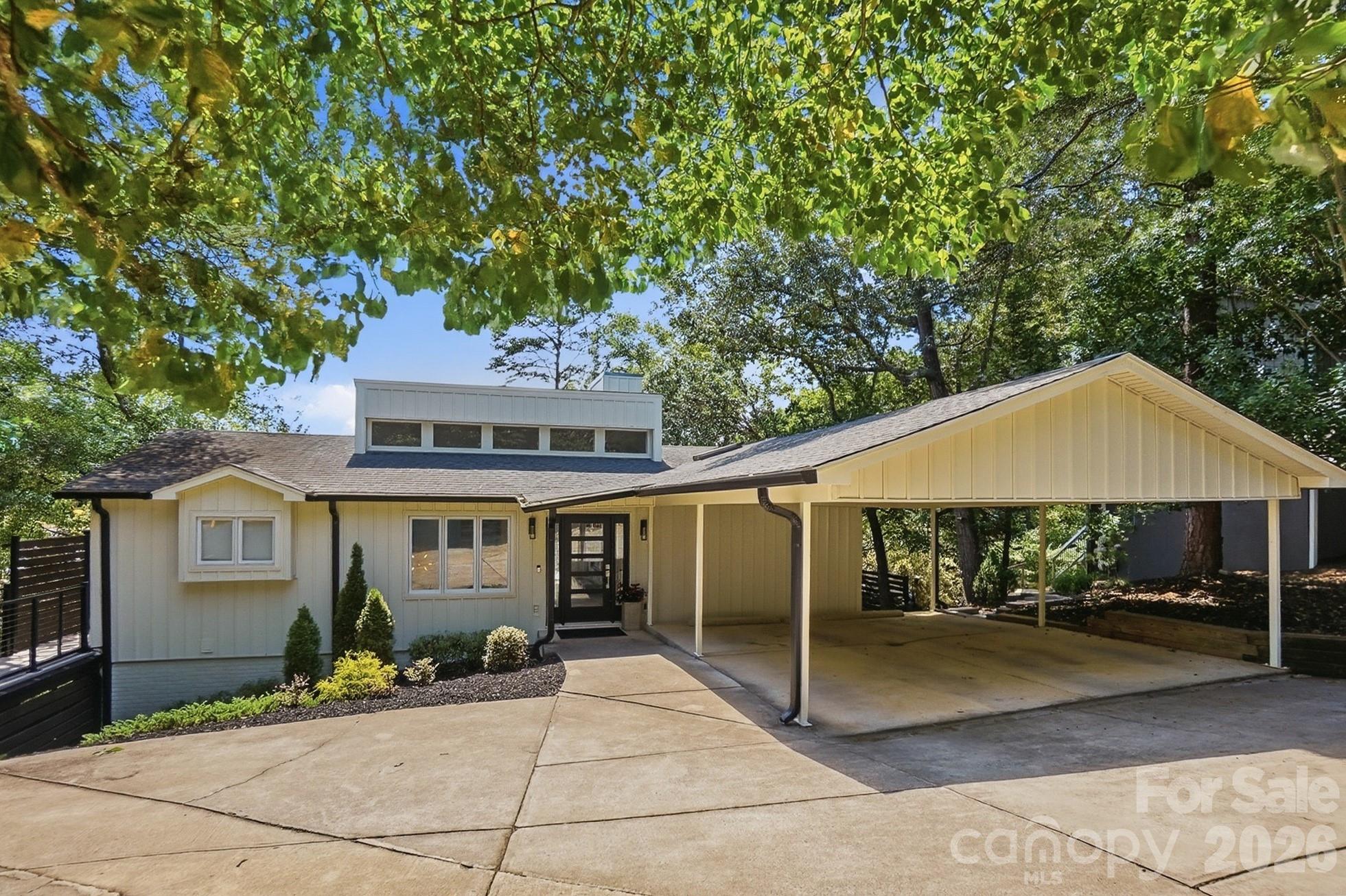 31002 Executive Point — Tega Cay
