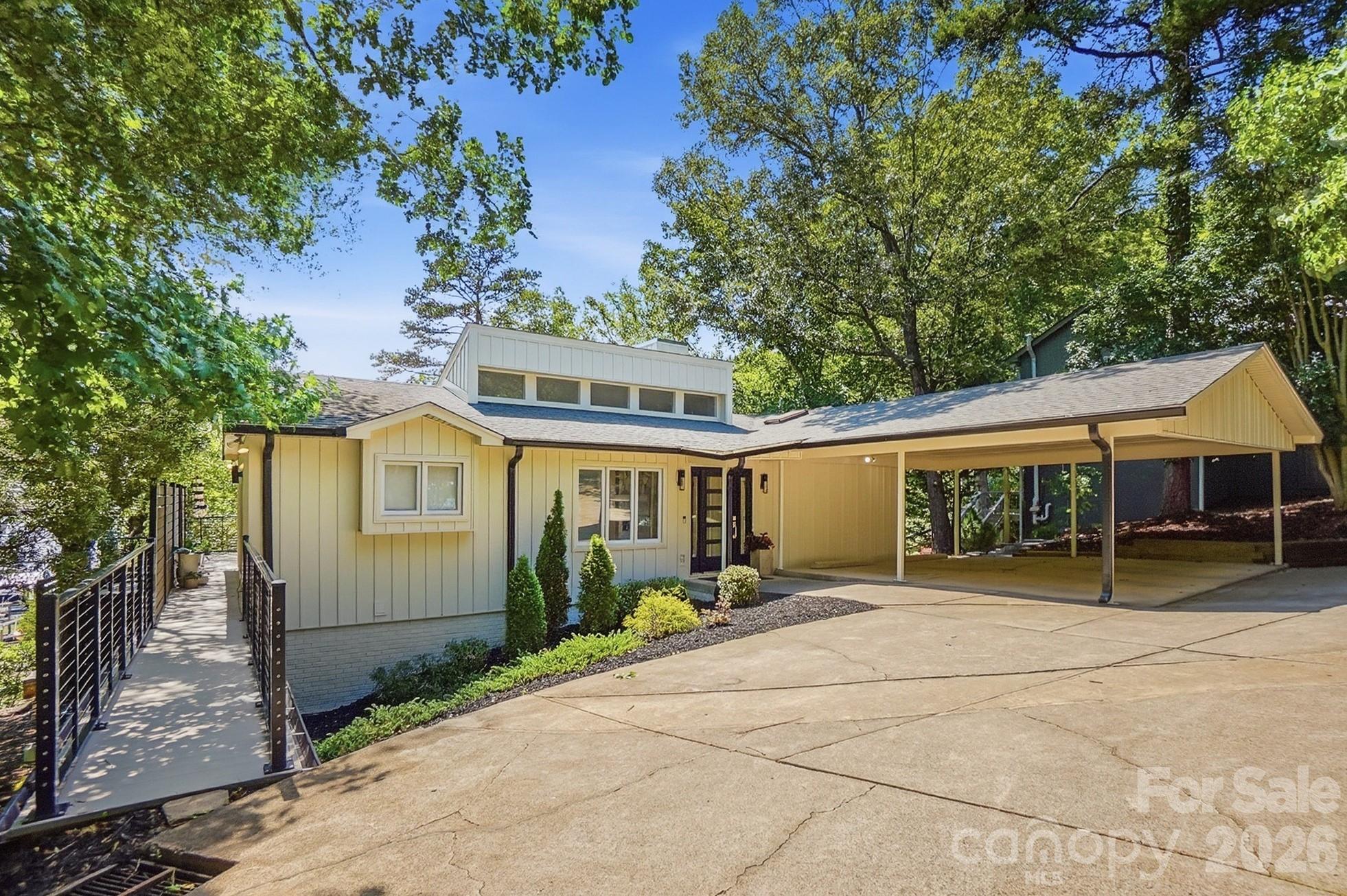 31002 Executive Point — Tega Cay