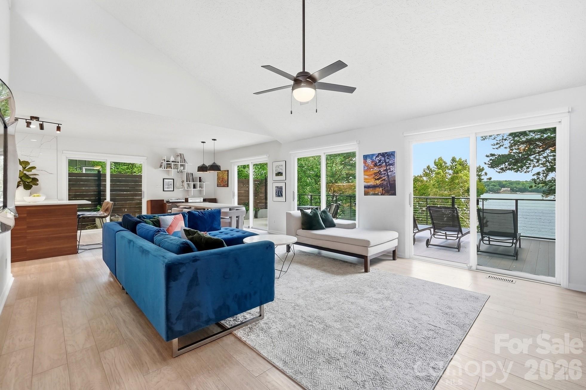 31002 Executive Point — Tega Cay