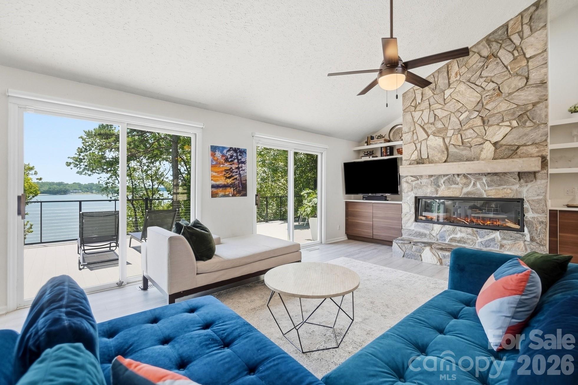 31002 Executive Point — Tega Cay