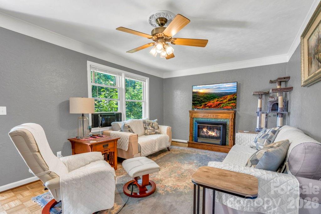 644 Valley Road — Spruce Pine
