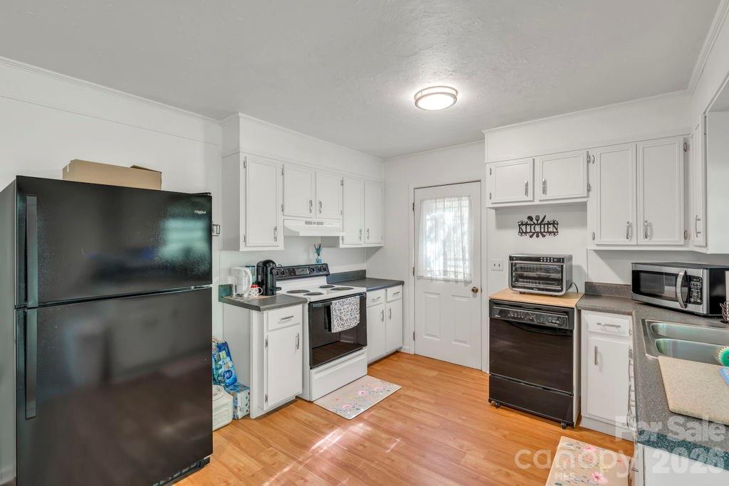 644 Valley Road — Spruce Pine