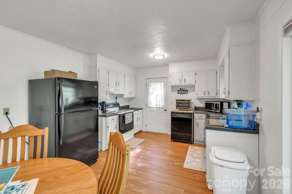 644 Valley Road — Spruce Pine