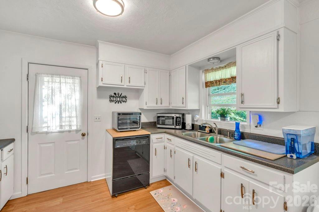 644 Valley Road — Spruce Pine