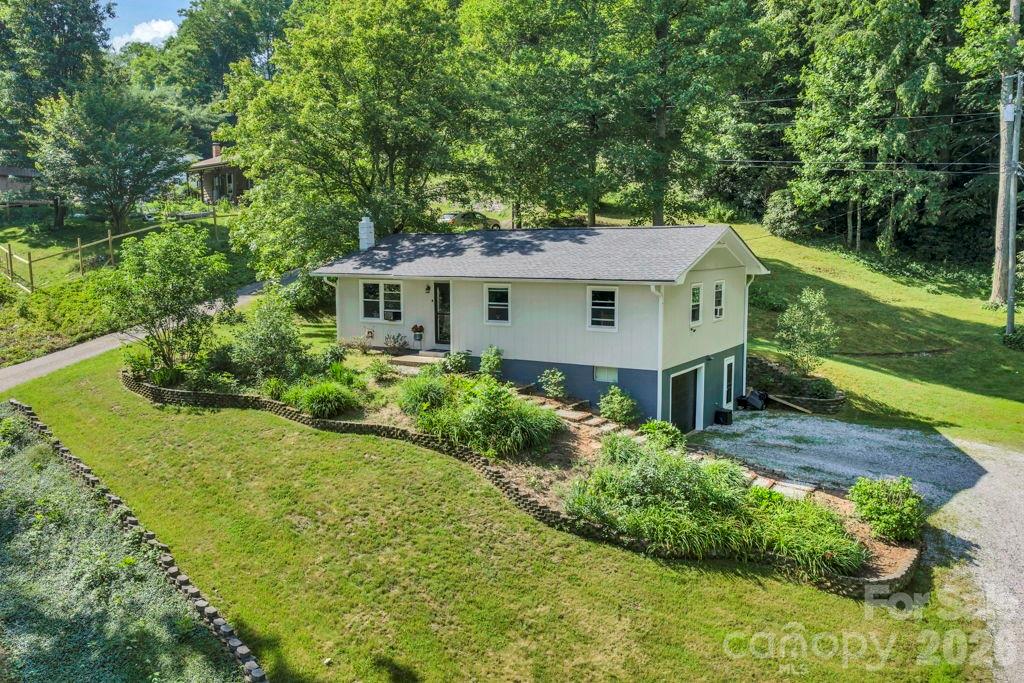644 Valley Road — Spruce Pine