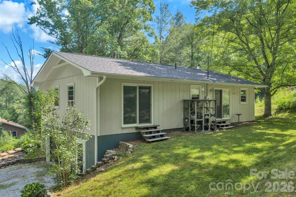 644 Valley Road — Spruce Pine