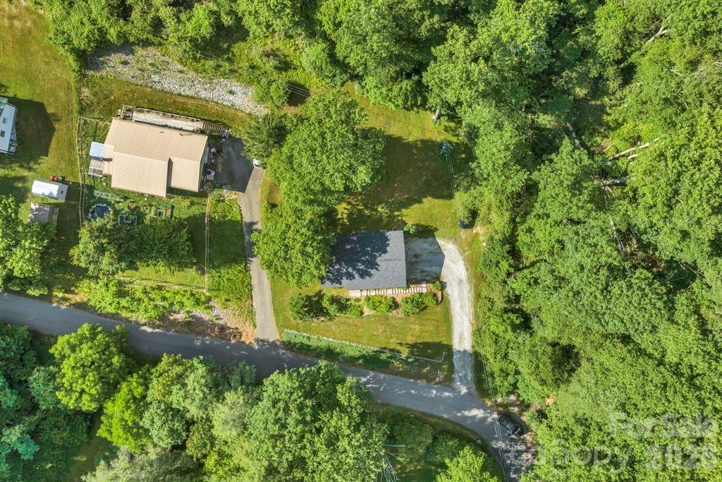 644 Valley Road — Spruce Pine