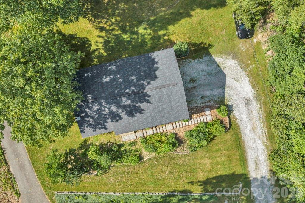 644 Valley Road — Spruce Pine