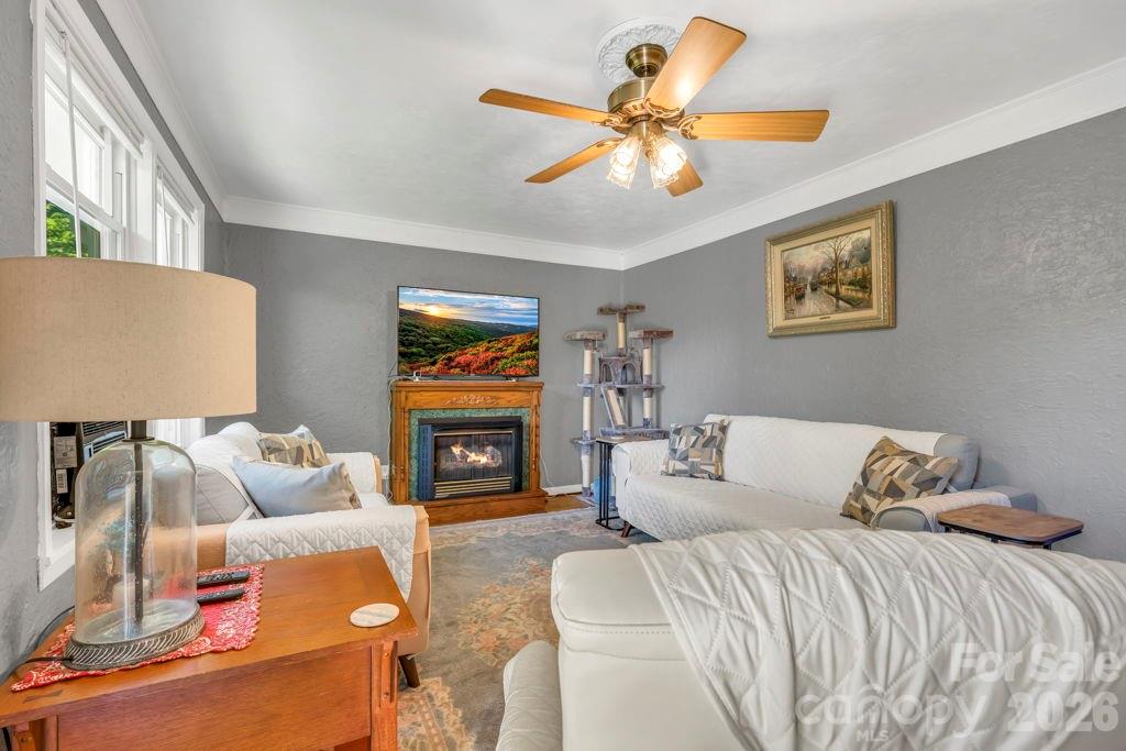 644 Valley Road — Spruce Pine