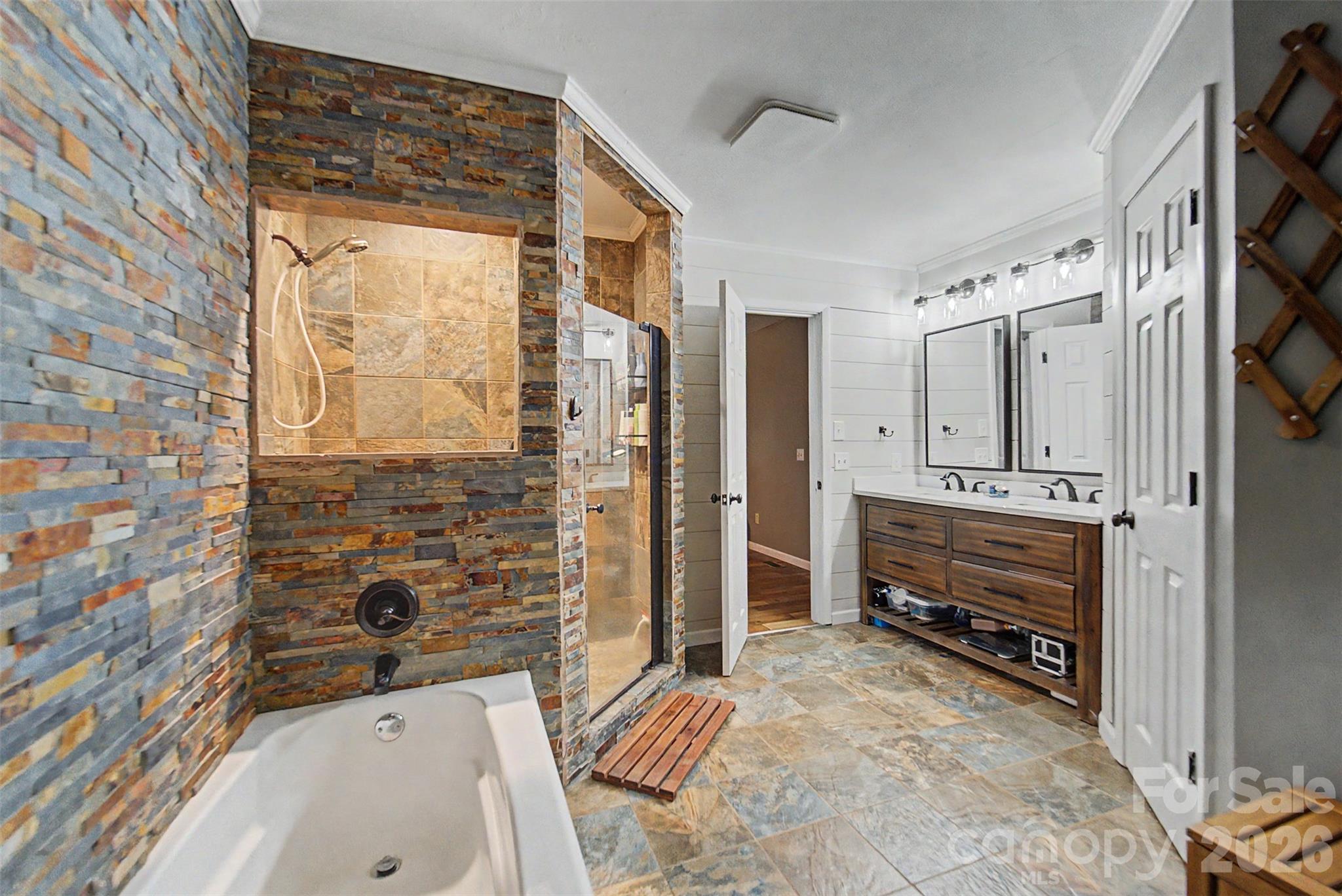 171 High Splendor Road — Robbinsville