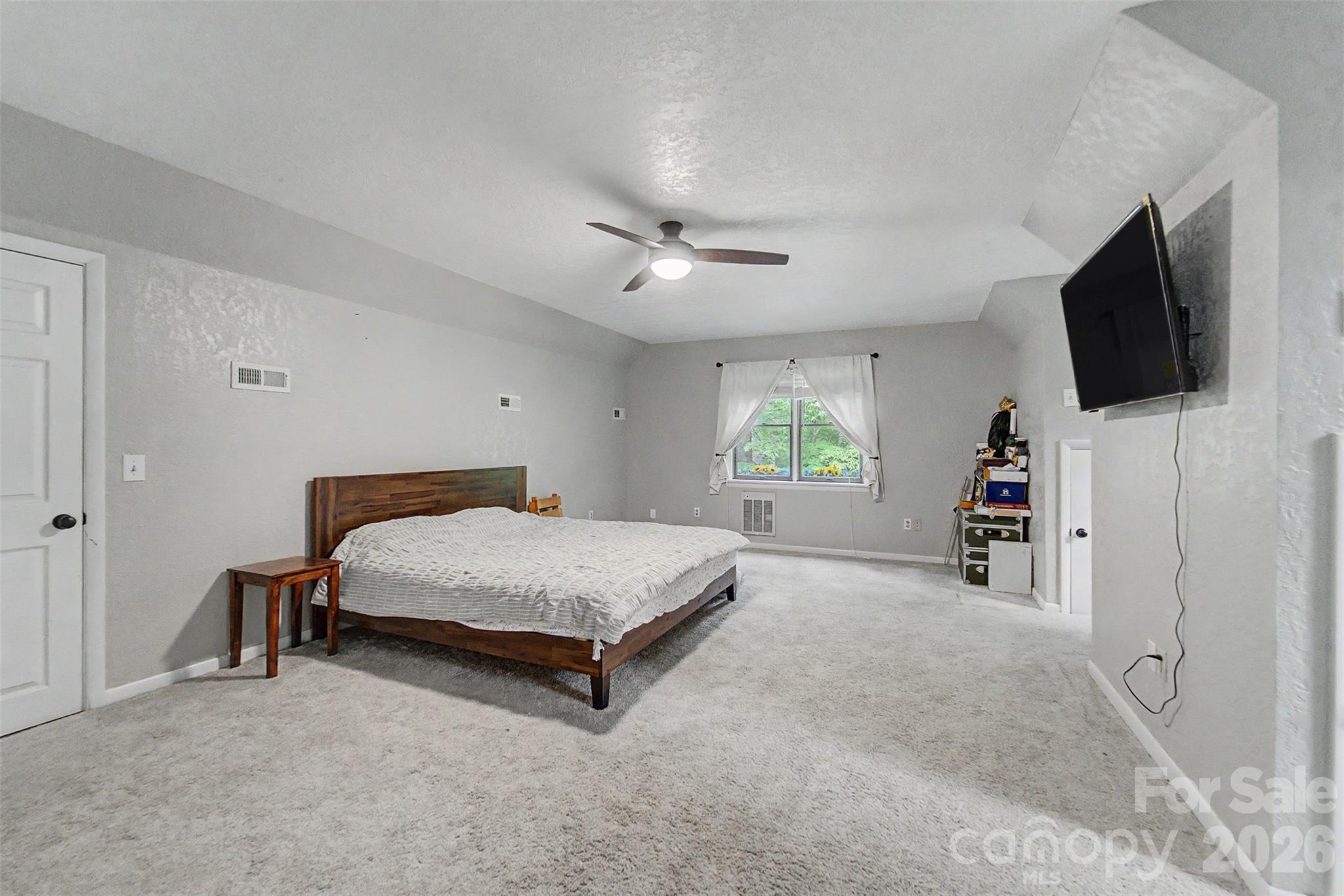 171 High Splendor Road — Robbinsville