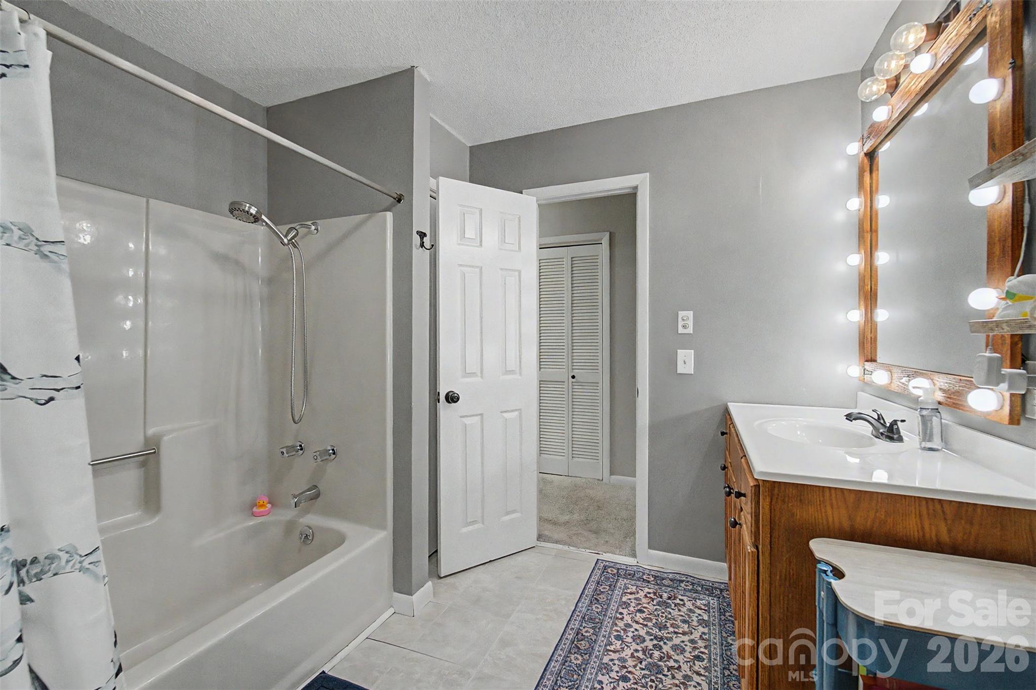 171 High Splendor Road — Robbinsville