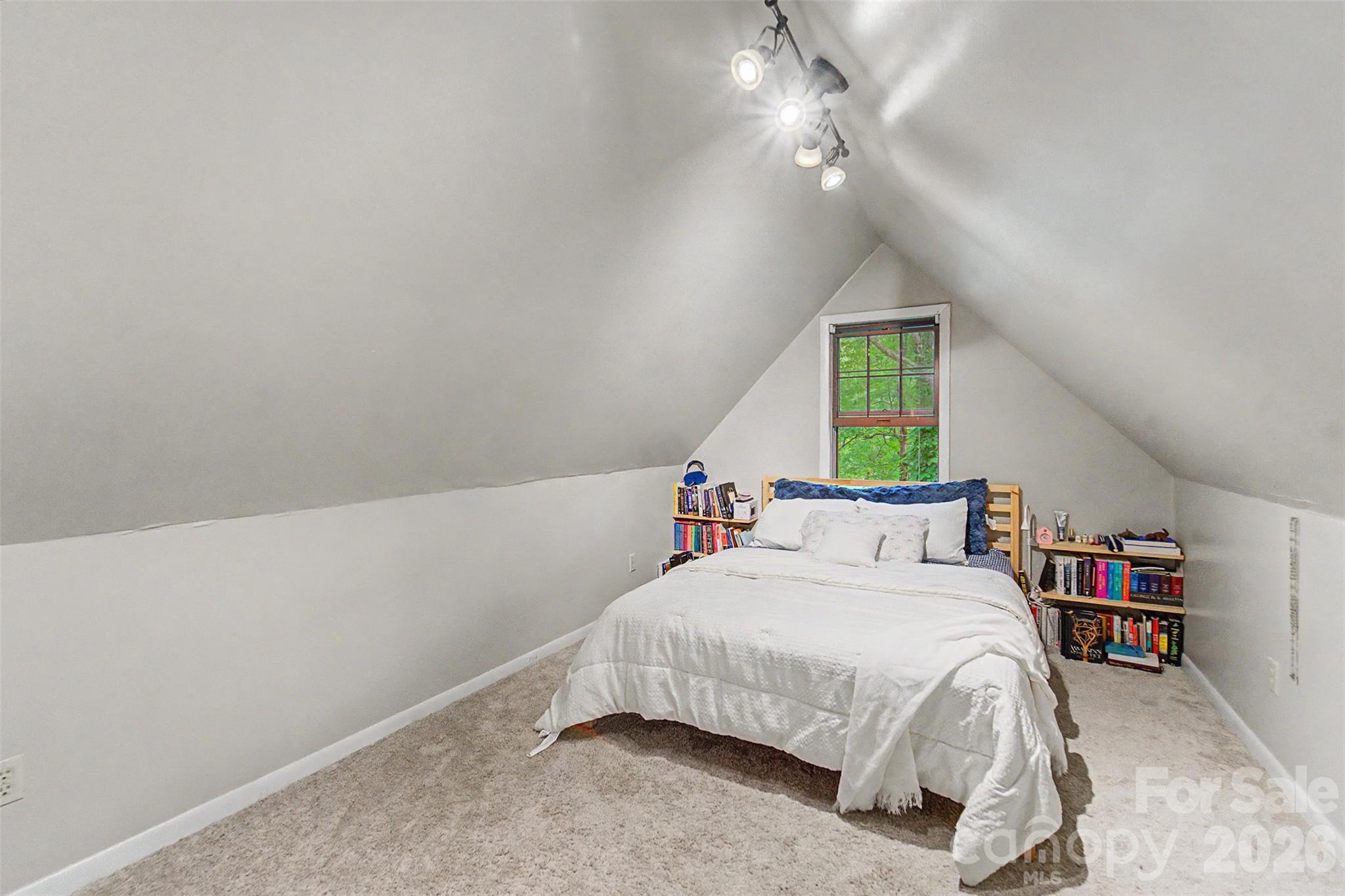 171 High Splendor Road — Robbinsville
