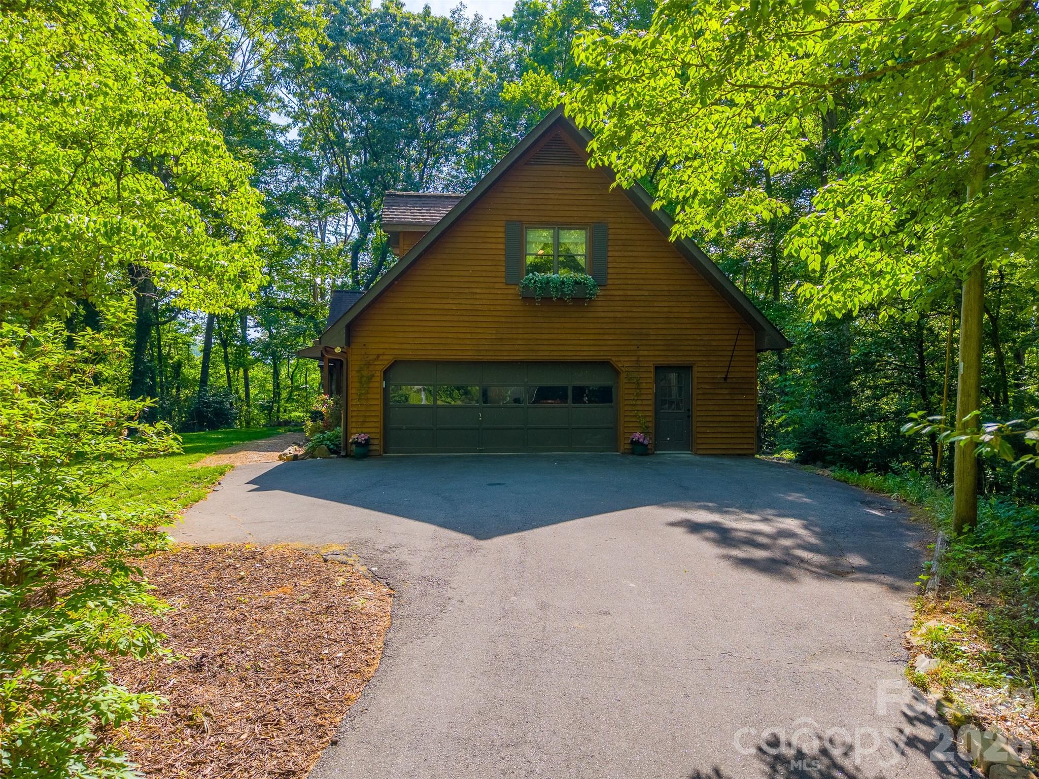171 High Splendor Road — Robbinsville