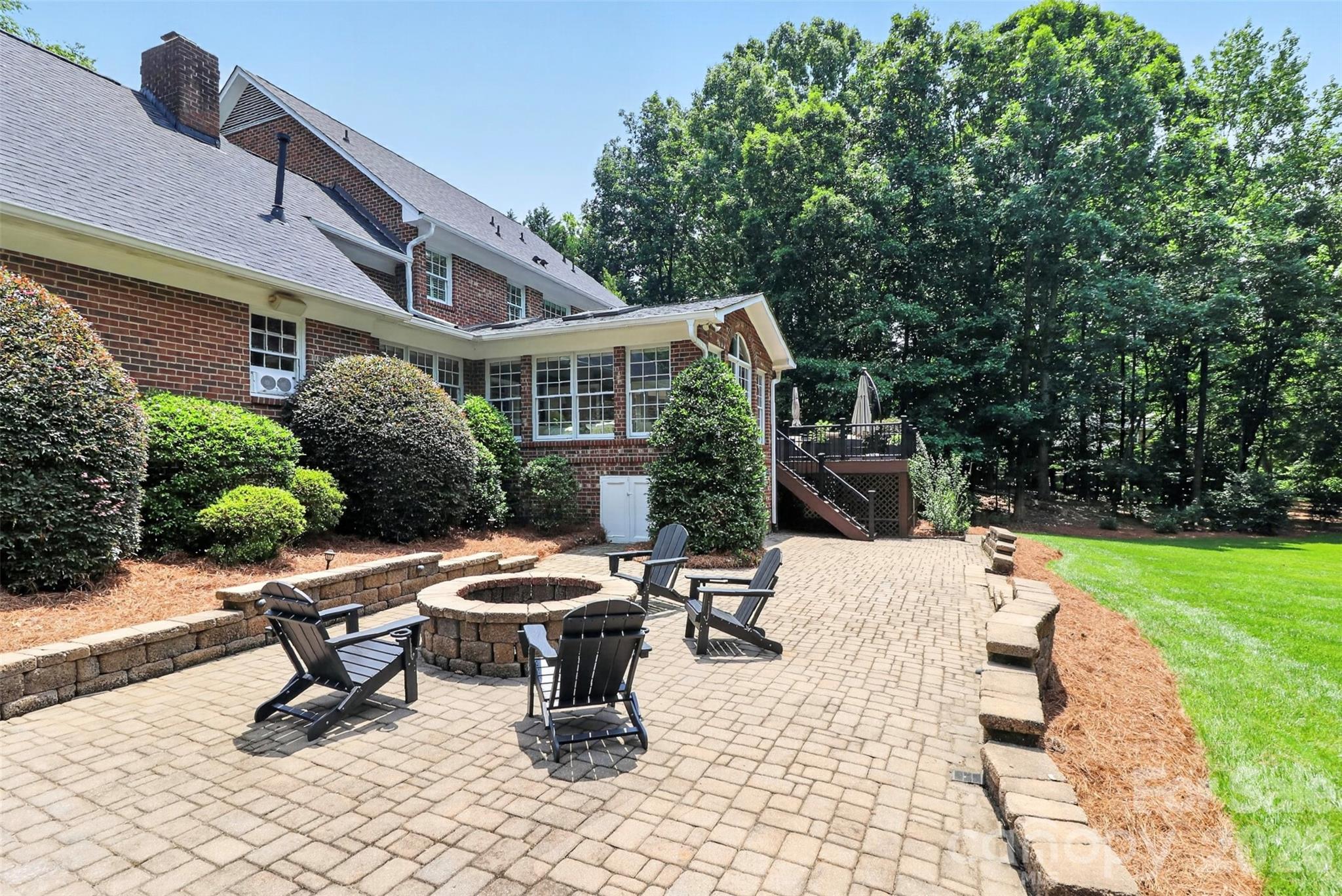 300 Quill Lane — Matthews