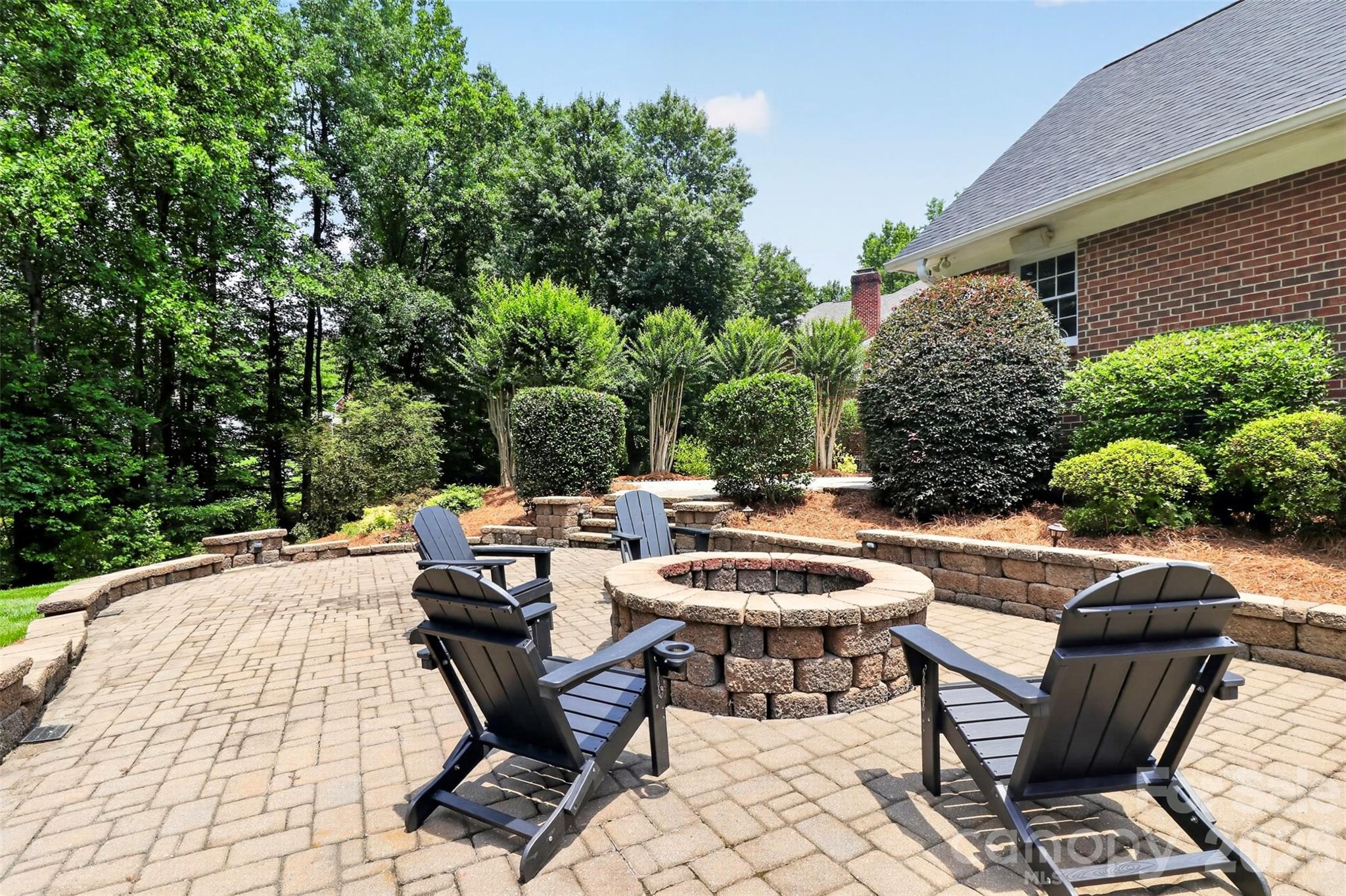 300 Quill Lane — Matthews