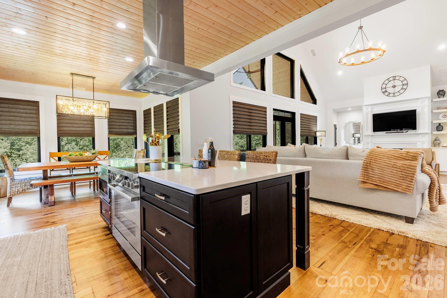 273 Alarka Point — Bryson City
