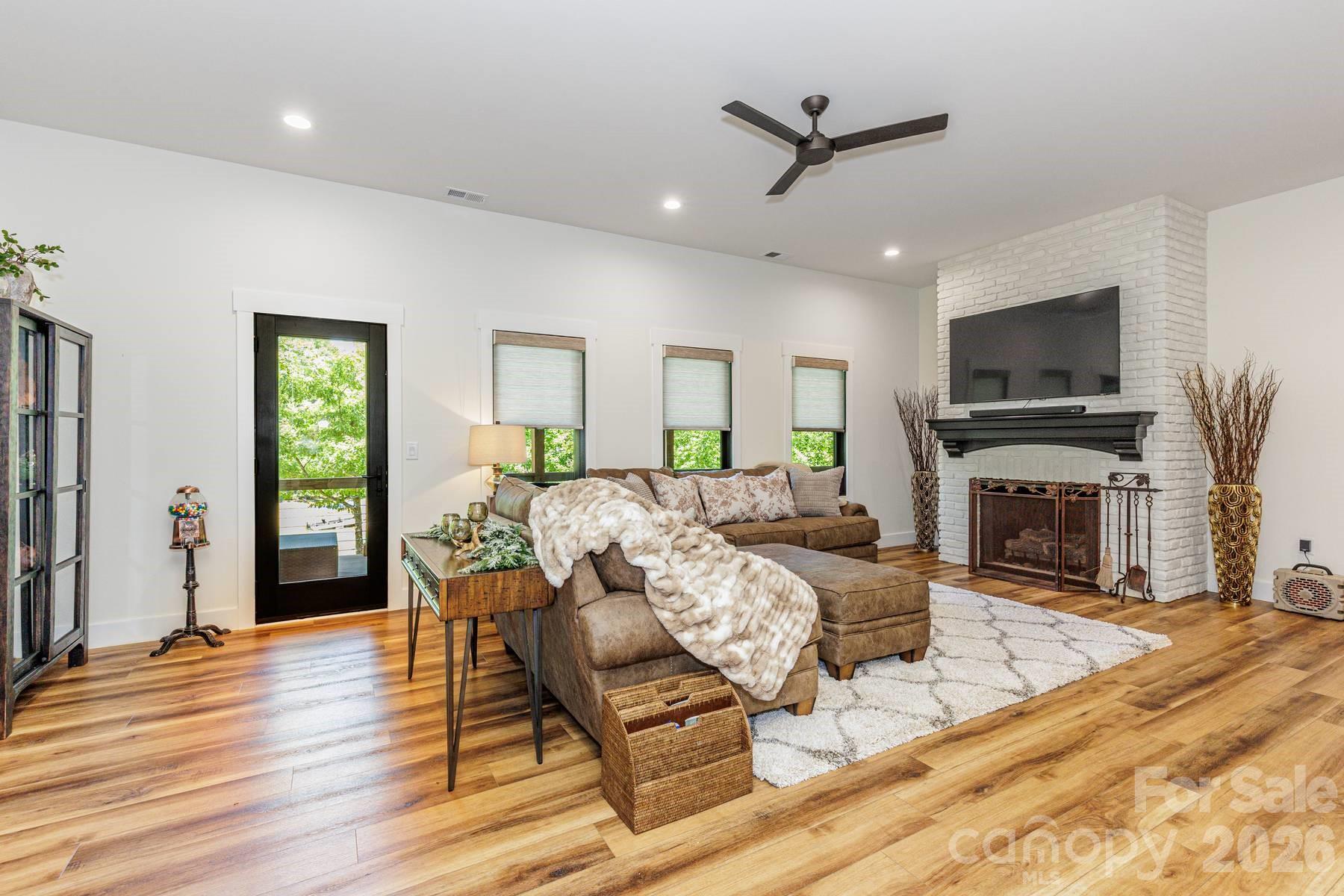 273 Alarka Point — Bryson City