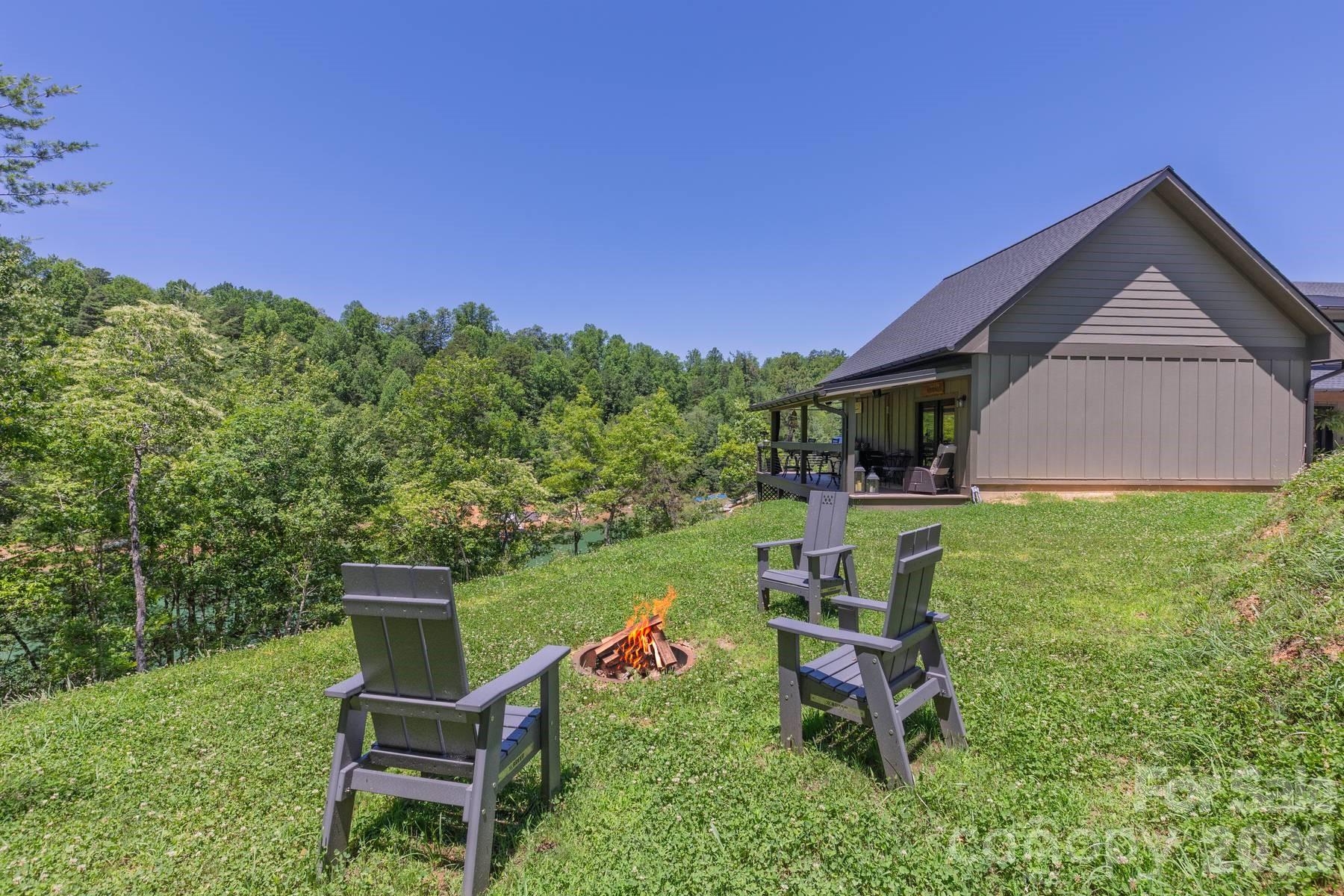 273 Alarka Point — Bryson City