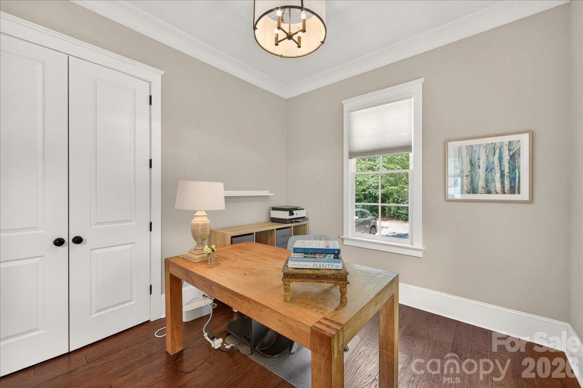 748 Ellsworth Road — Charlotte