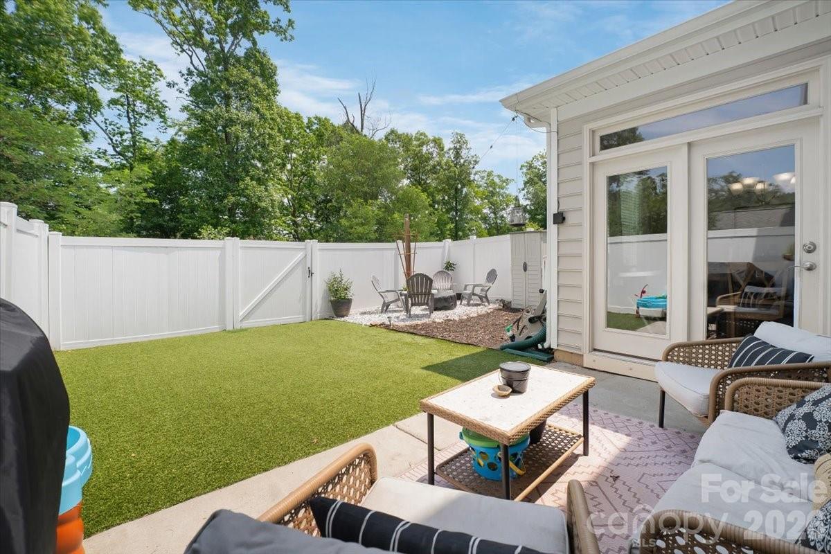773 River Park Road — Belmont