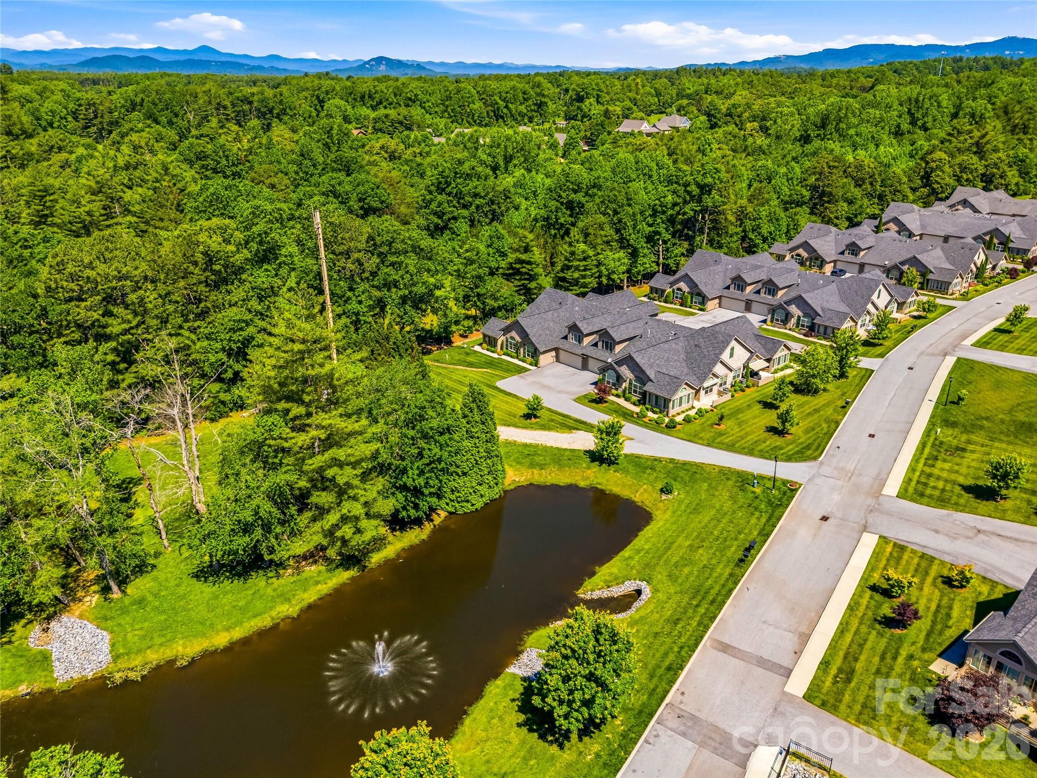 426 Summerfield Place — Flat Rock