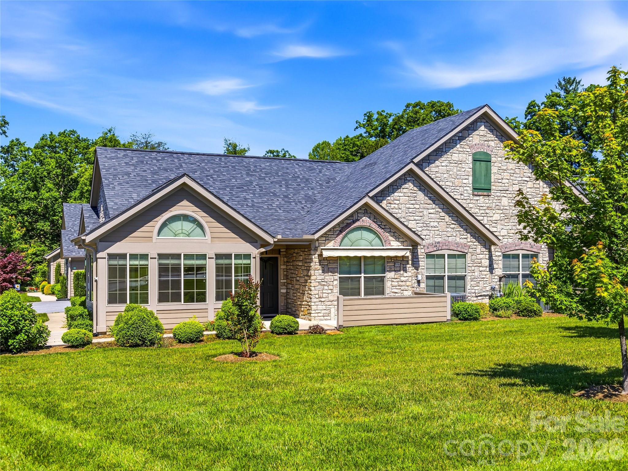 426 Summerfield Place — Flat Rock