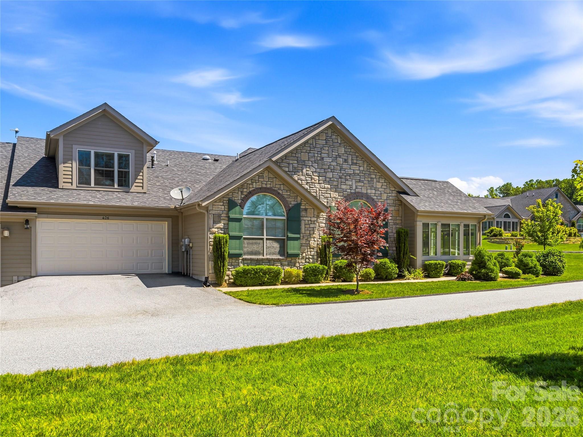 426 Summerfield Place — Flat Rock