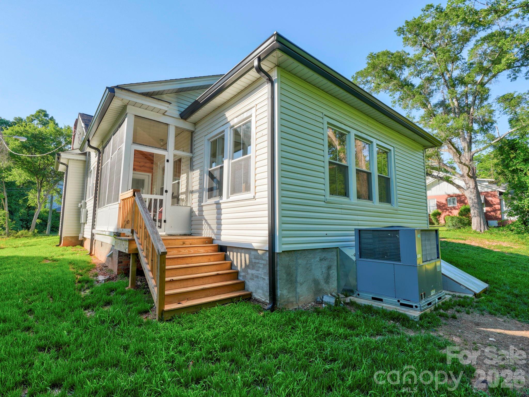 152 West End Street — Chester