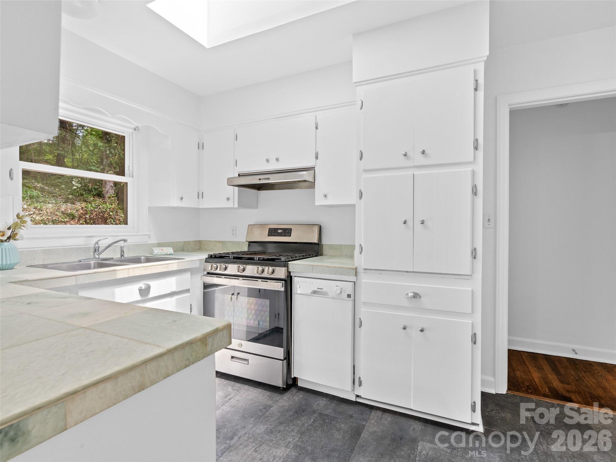 41 Pinehurst Road — Asheville