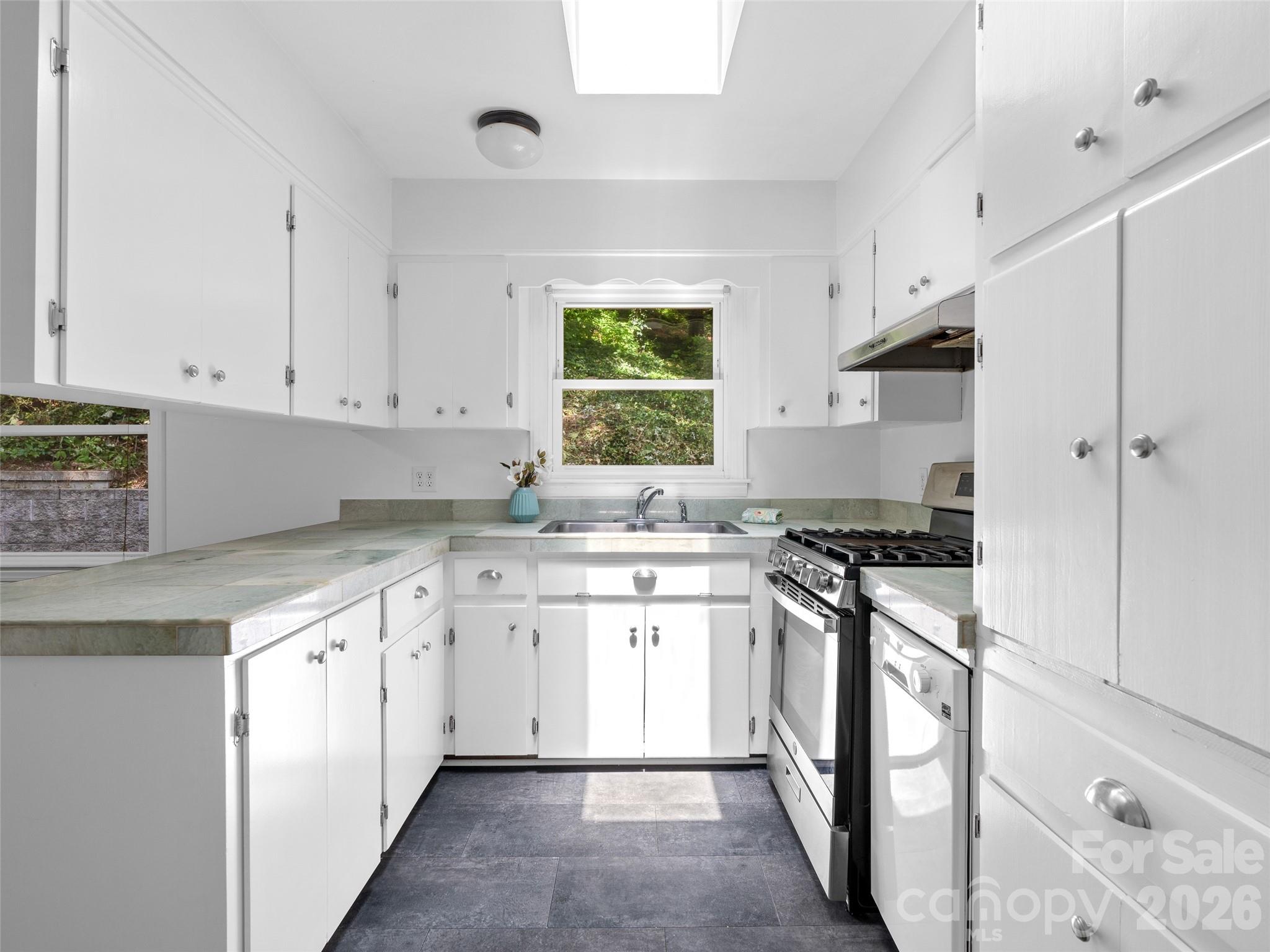 41 Pinehurst Road — Asheville