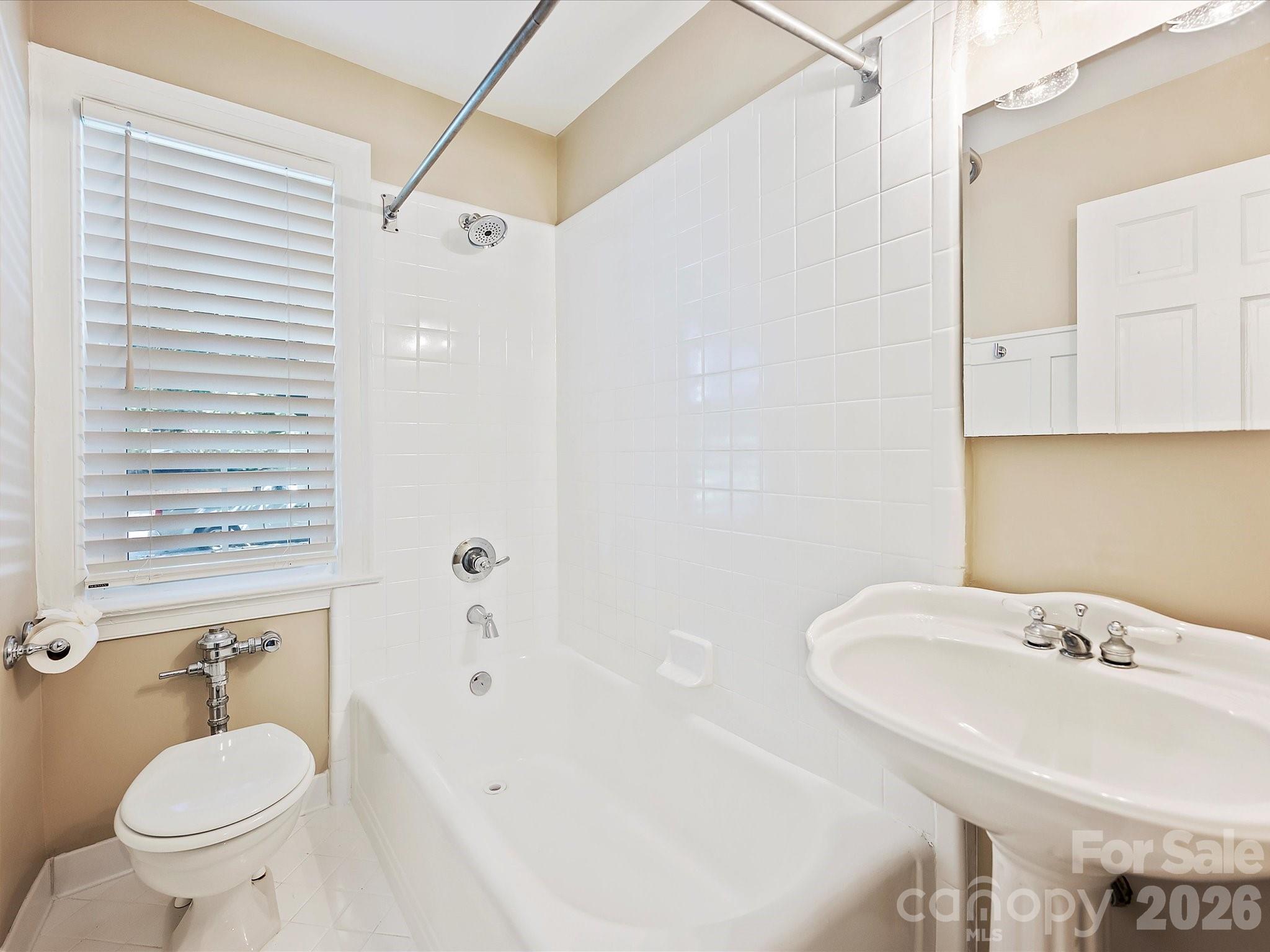 107 S Laurel Avenue #101A — Charlotte